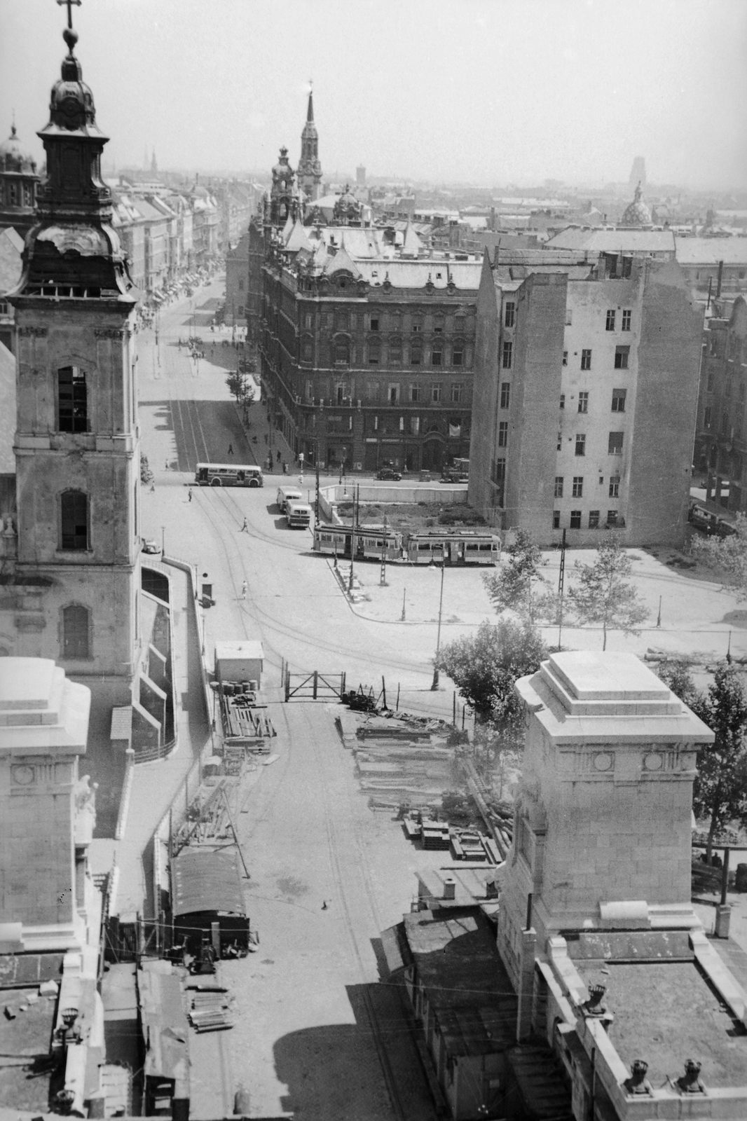 Hungary, Budapest V., Erzsébet híd pesti hídfője a Kossuth Lajos utca felé nézve., 1949, Kovács Márton Ernő, bus, tram, Budapest, bird's eye view, Fortepan #33690