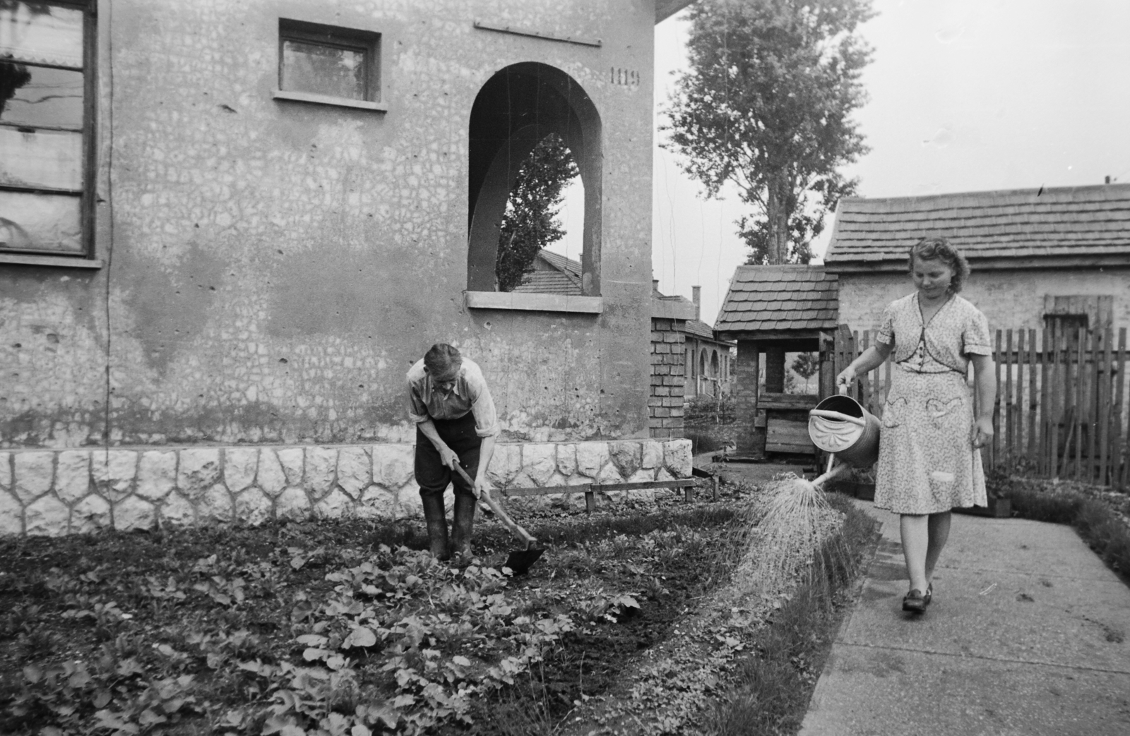1946, Kovács Márton Ernő, garden, building, watering can, Fortepan #33717