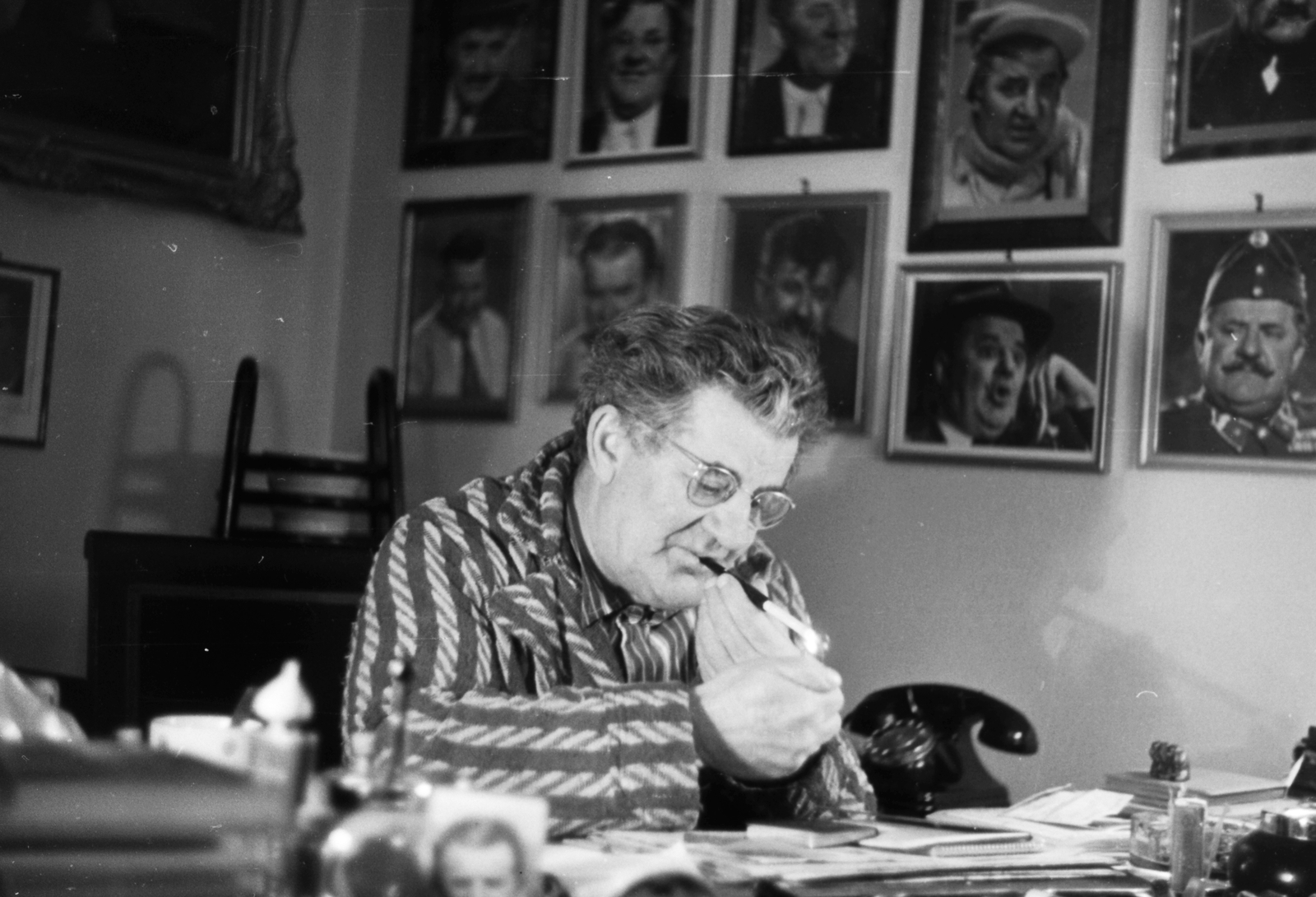 Magyarország, Mály Gerő színművész., 1946, Kovács Márton Ernő, híres ember, íróasztal, telefon, dohányzás, Fortepan #33754