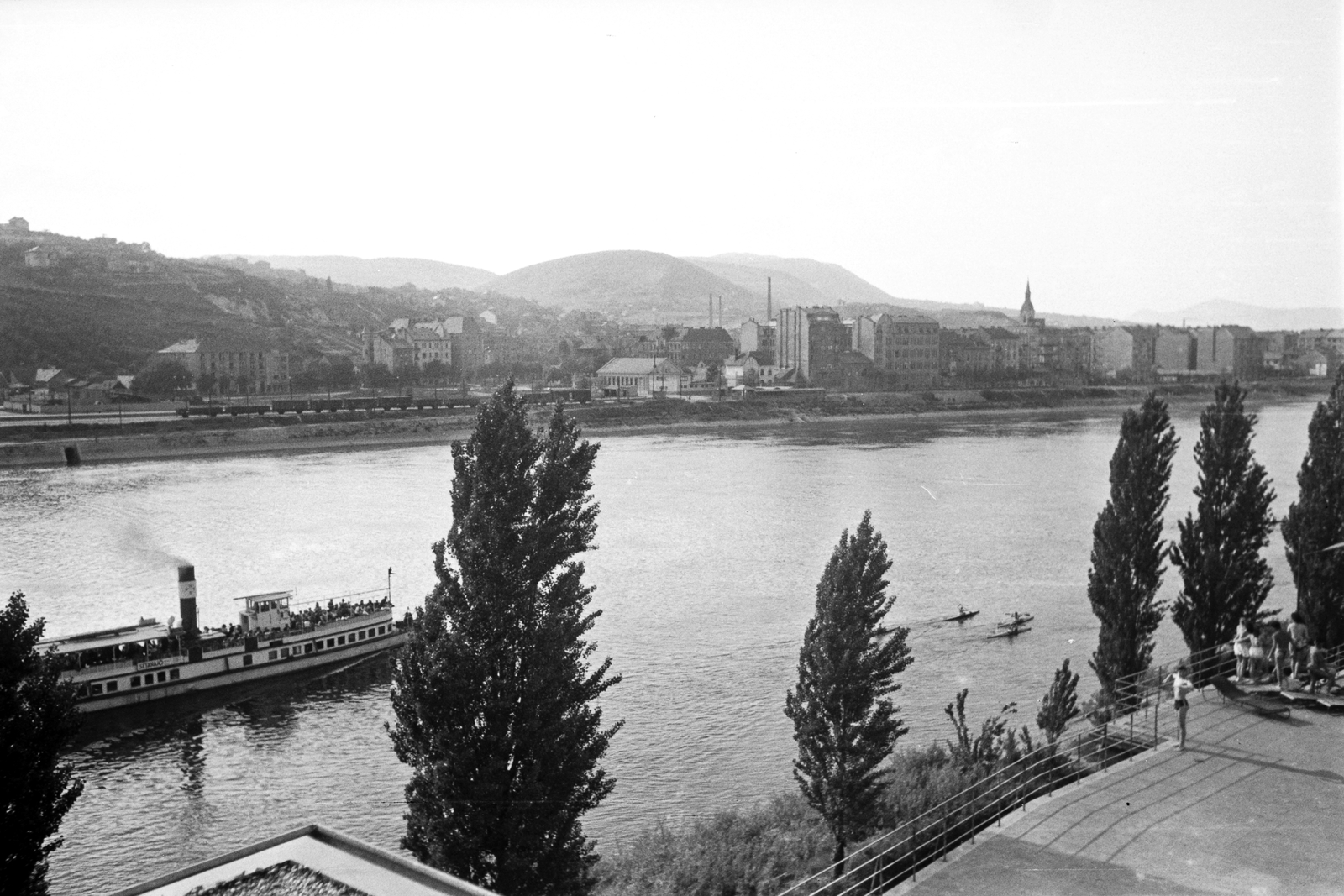 Hungary, Margit Islands, Budapest, Hajós Alfréd Nemzeti Sportuszoda, kilátás a napozóteraszról az Újlaki rakpart felé., 1949, Kovács Márton Ernő, ship, kayak, steamboat, Fortepan #33759