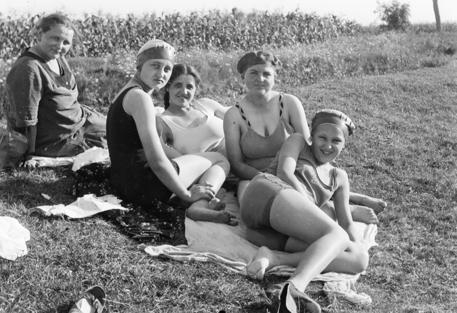 1934, Körmendy Pál, bathing suit, tableau, smile, women, summer, bathing caps, shore, corn, Fortepan #33782