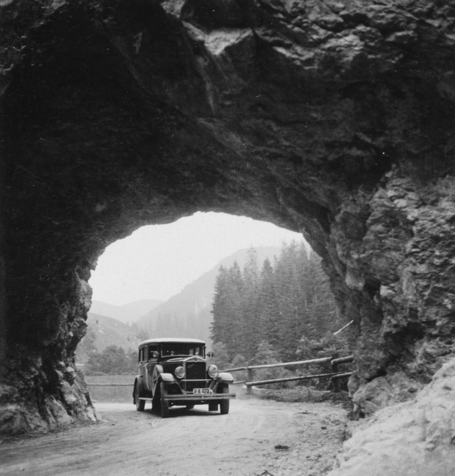 Slovakia, Stratená, Sztracenai völgy, kőkapu., 1934, Pohl Pálma, Czechoslovakia, Czechoslovak brand, underpass, tunnel, automobile, Praga-brand, Upper Hungary, Fortepan #33863