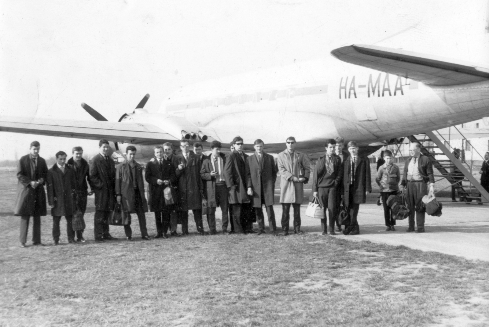 1966, Bejczy Sándor, tableau, airport, nylon fabric jacket, Ilyushin-brand, Hungarian Airlines, Fortepan #33876