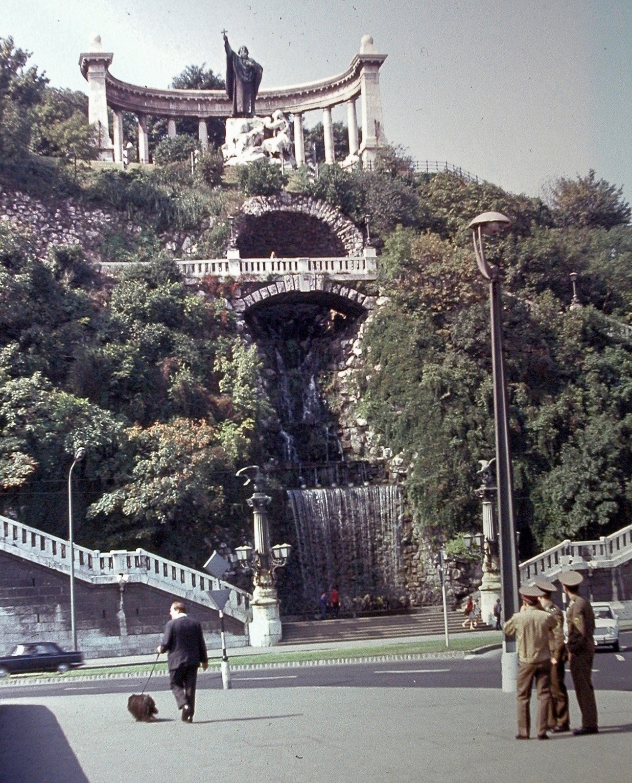 Magyarország, Budapest I., Erzsébet híd budai hídfő, Szent Gellért szobor., 1975, Fortepan, színes, szobor, szovjet katona, Budapest, Szent Gellért-ábrázolás, Fortepan #3389