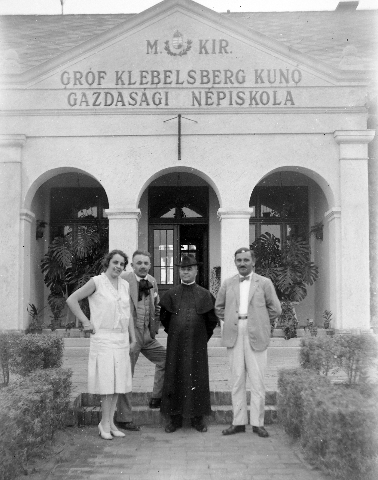 Hungary, Szatymaz, gazdasági népiskola., 1929, Fortepan, label, tableau, men, crest, woman, Fortepan #3400