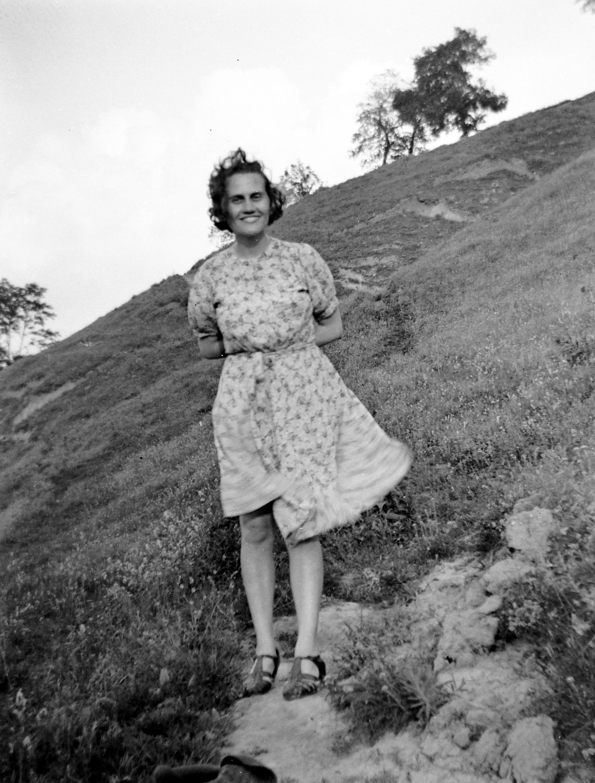1954, Fortepan, portrait, woman, smile, hillside, Fortepan #3433