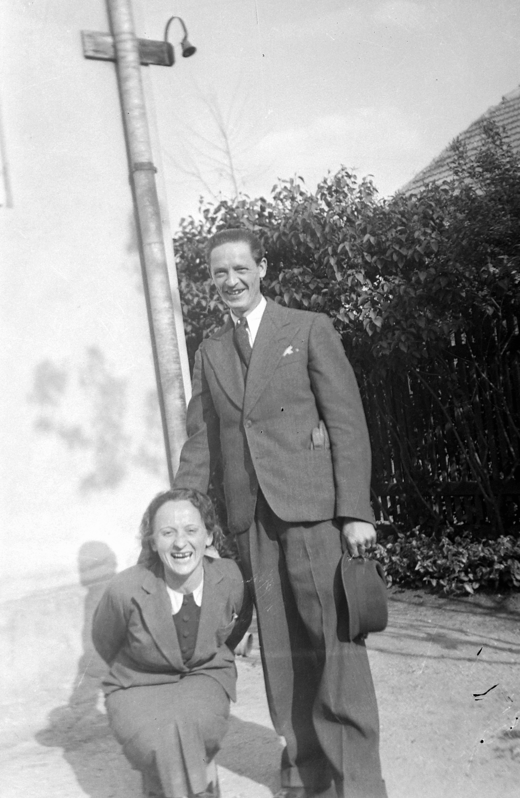 1935, Homoródy Károly, yard, smile, man, fence, woman, double portrait, Fortepan #3488