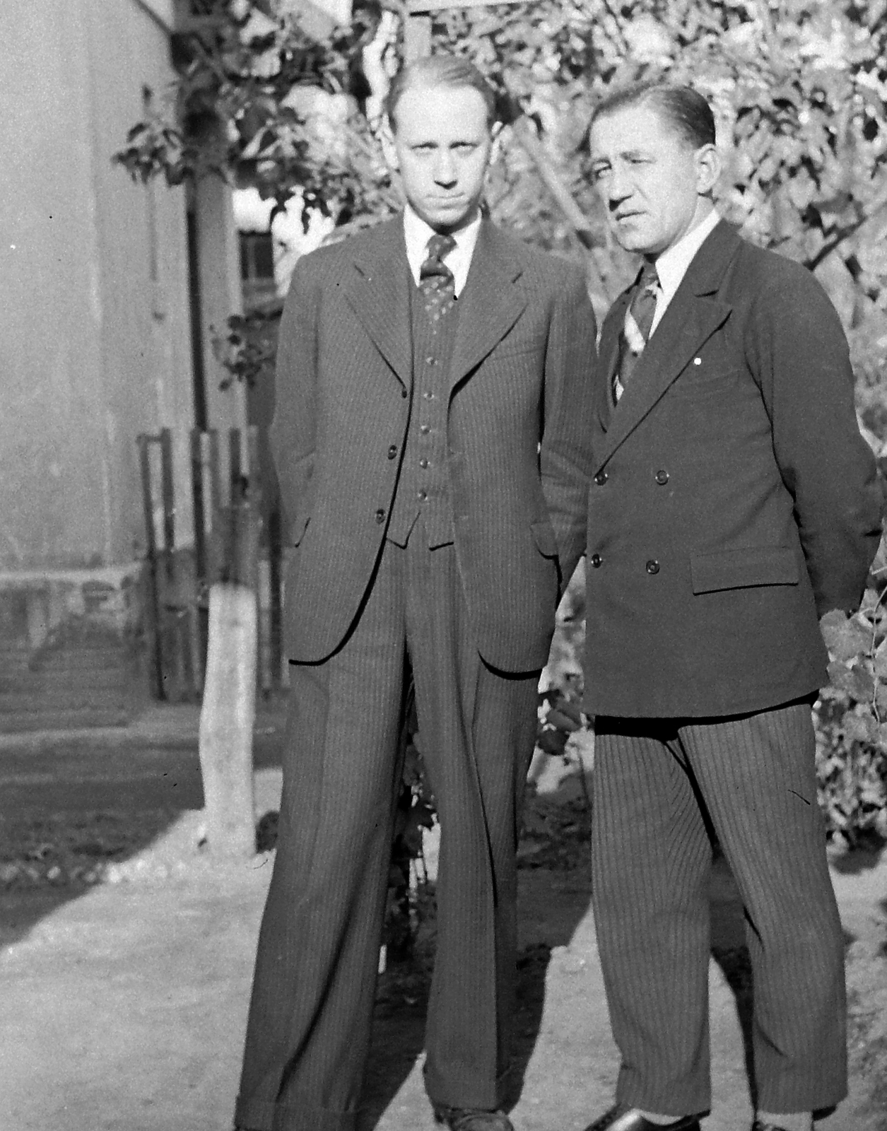 1940, Homoródy Károly, hands behind the back, Fortepan #3496