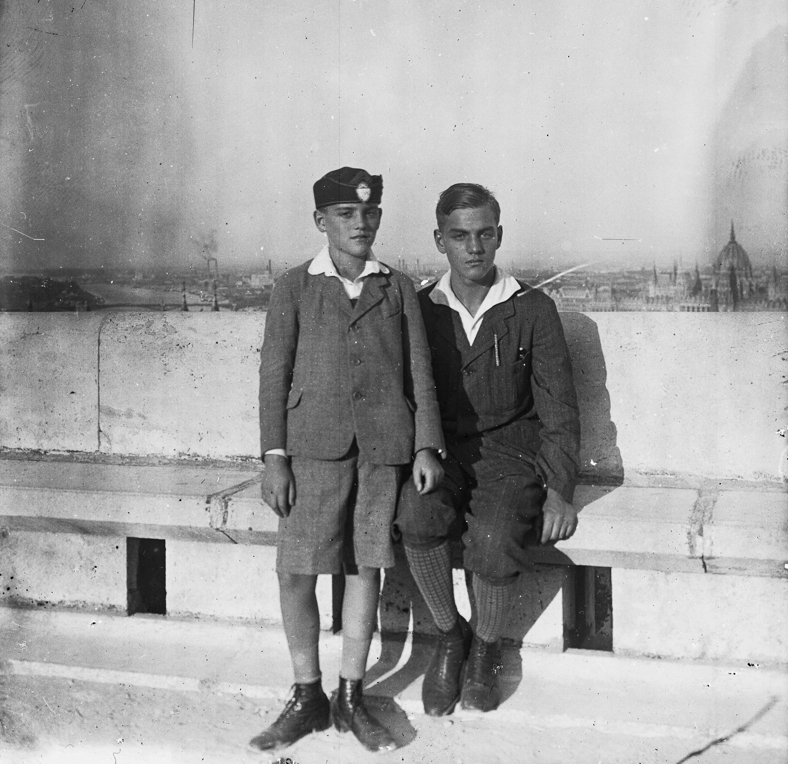 Magyarország, Halászbástya,budai Vár, Budapest I., háttérben a Parlament., 1934, Fortepan, Steindl Imre-terv, országház, neogótika, eklektikus építészet, Budapest, Fortepan #3508