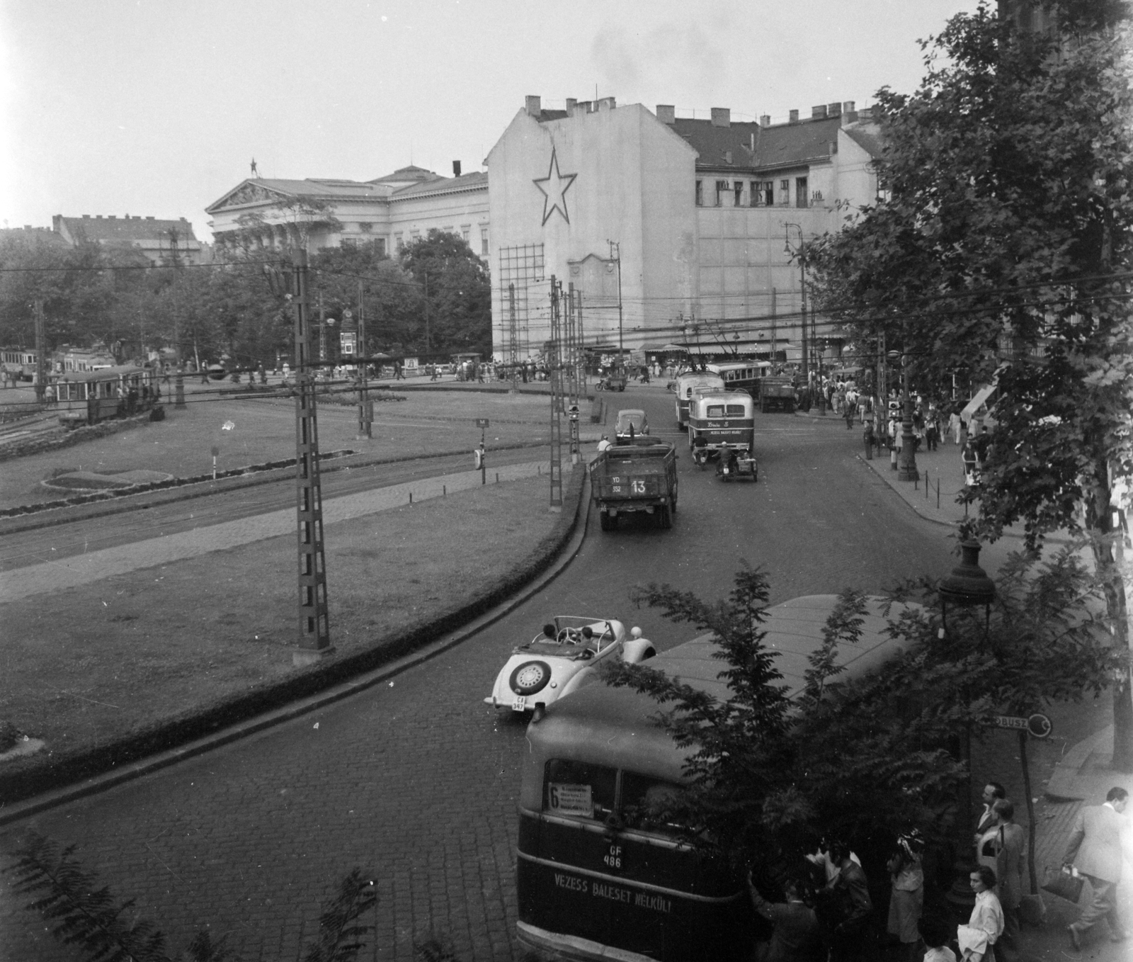 Magyarország, Budapest VIII., Kálvin tér., 1954, UVATERV, autóbusz, teherautó, GAZ M20 Pobjeda, rendszám, Ford Eifel, Budapest, Fortepan #3593