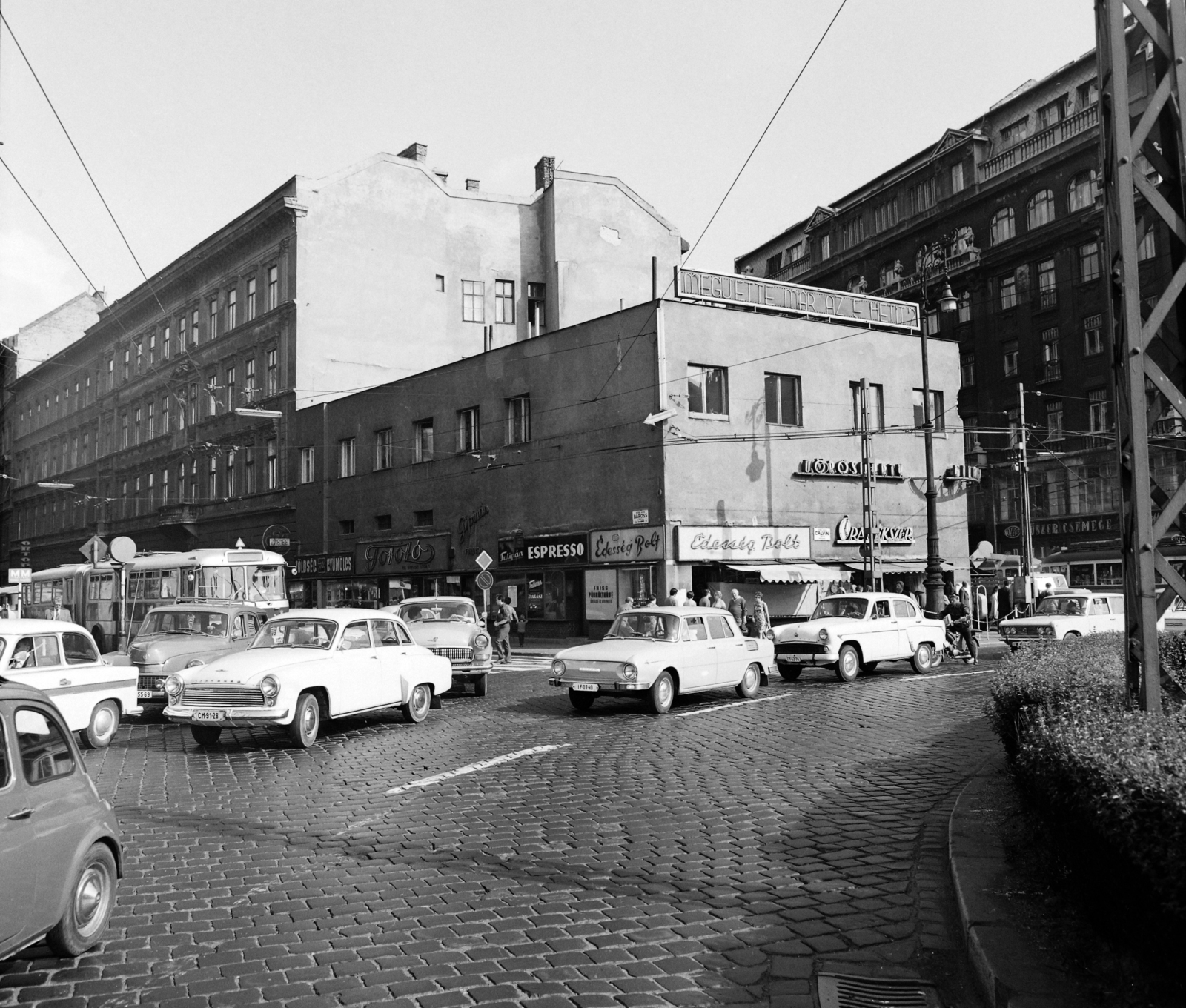 Magyarország, Budapest VIII., Kálvin tér, Baross utca., 1971, UVATERV, autóbusz, cégtábla, automobil, Budapest, Fortepan #3721