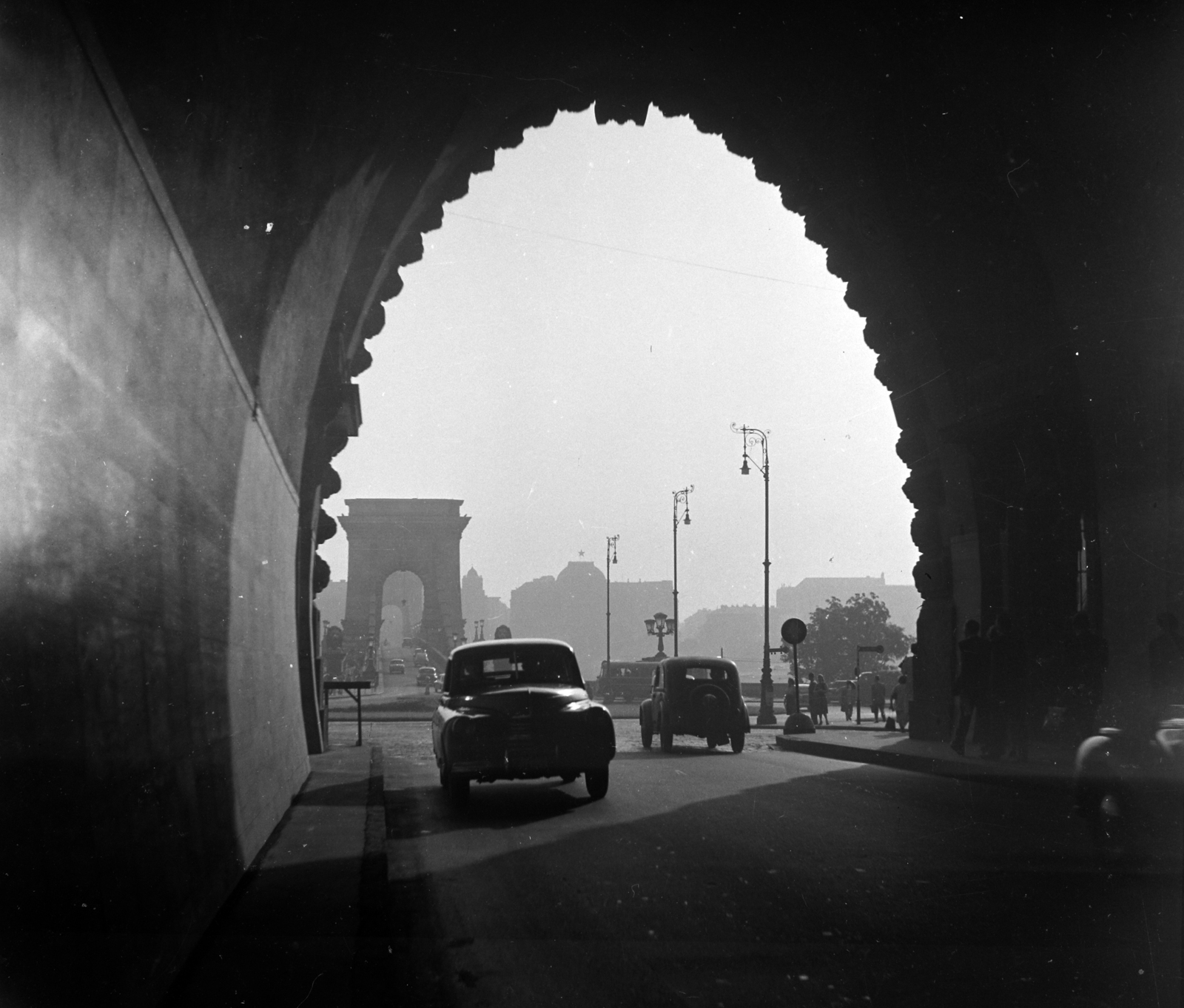Hungary, Budapest I., Alagút, Clark Ádám tér., 1954, UVATERV, tunnel, lamp post, automobile, Budapest, suspension bridge, William Tierney Clark-design, Fortepan #3778