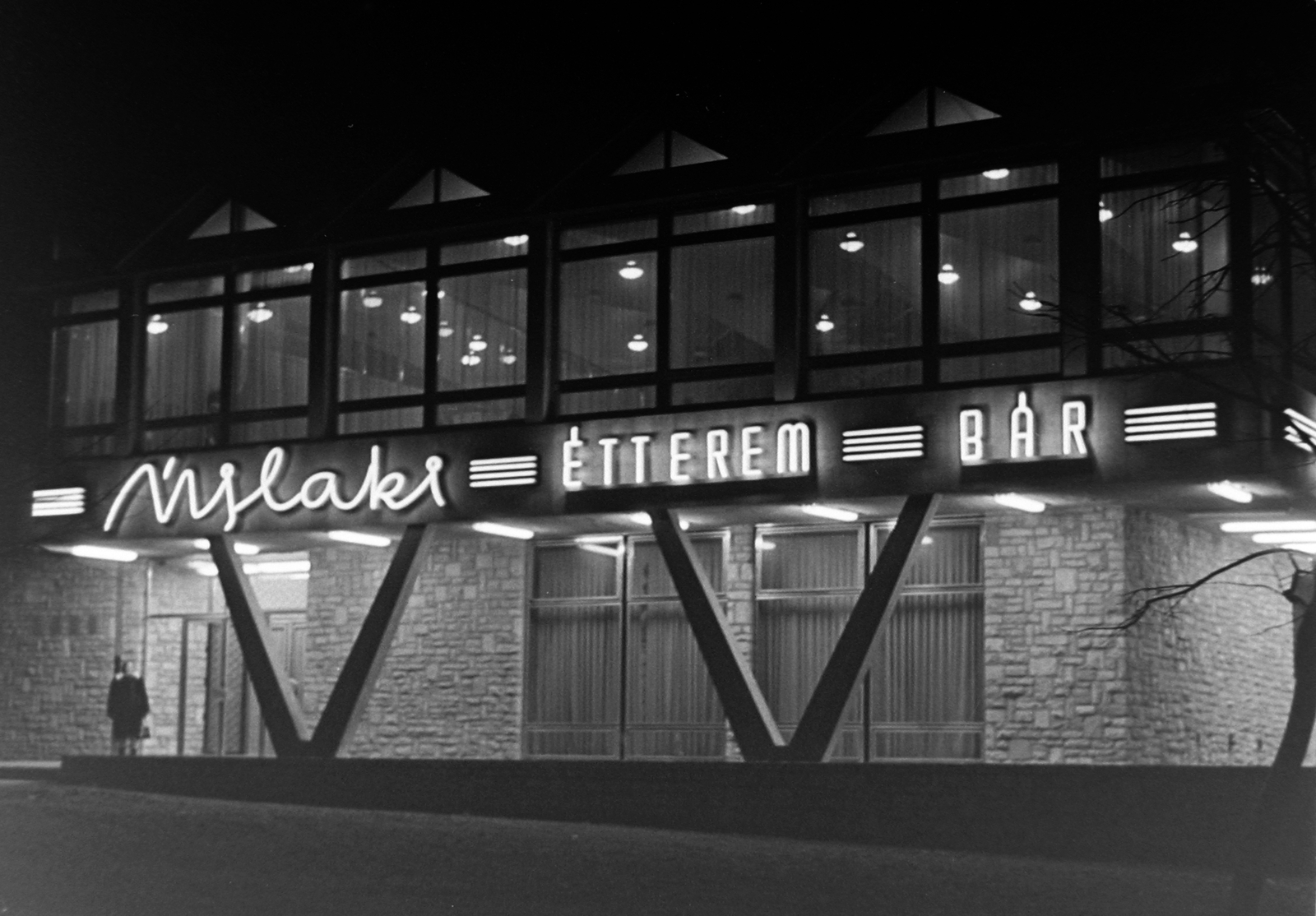 Magyarország, Budapest III., Szépvölgyi út, Újlaki étterem., 1967, Fortepan, cégtábla, neonreklám, éjszaka, Budapest, Fortepan #386