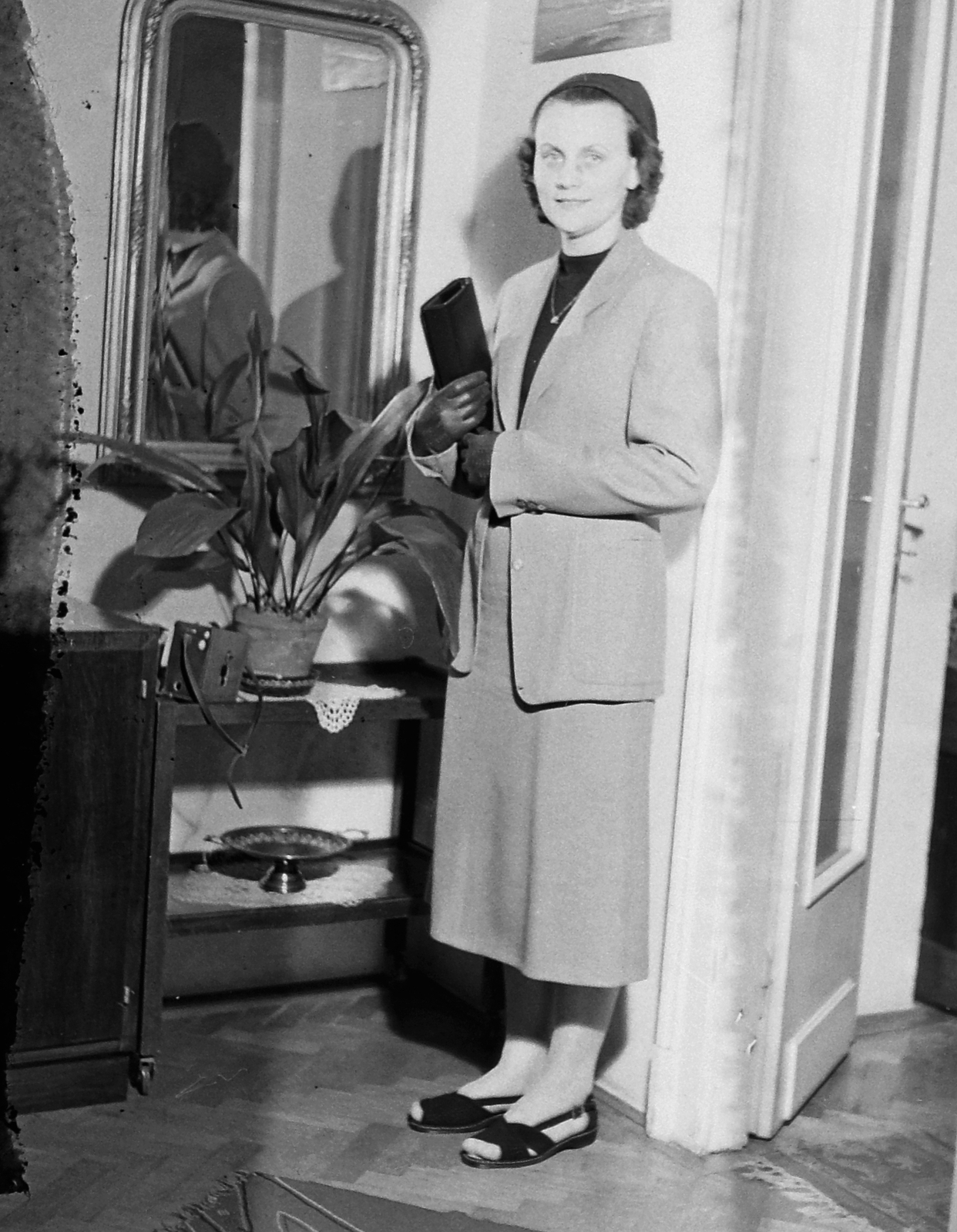 1954, Fortepan, portrait, mirror, interior, woman, handbag, Fortepan #3881
