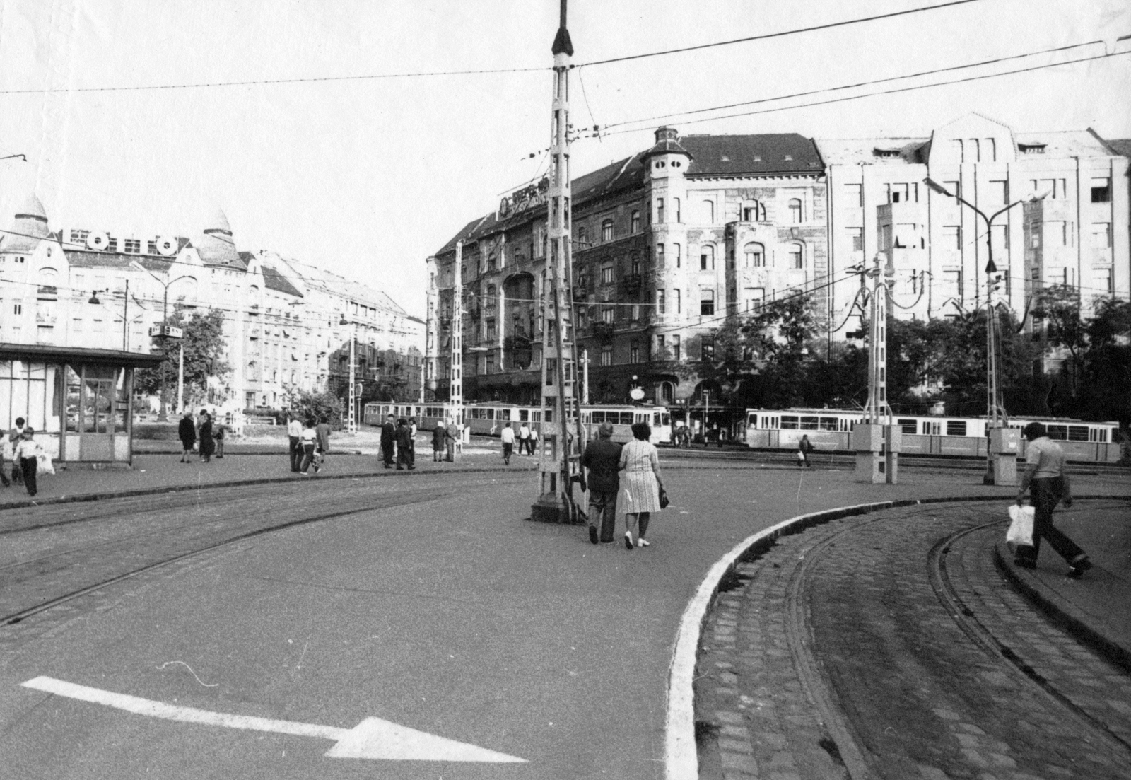 Hungary, Budapest XI., Móricz Zsigmond körtér, szemben a Karinthy Frigyes út torkolata., 1978, Fortepan, street view, genre painting, tram, lamp post, Ganz-brand, Budapest, Fortepan #38928