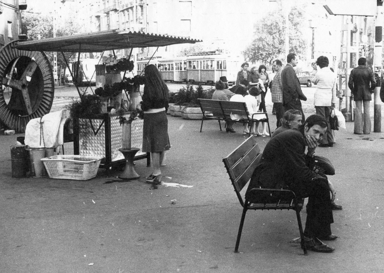 Hungary, Budapest XI., Móricz Zsigmond körtér a Villányi út és Bartók Béla út találkozásától nézve., 1978, Fortepan, trading, street furniture, construction, flower, Budapest, Fortepan #38959