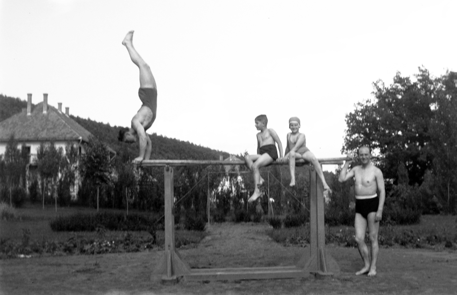 Hungary, untitled, Parádfürdő, Strand., 1930, Fortepan, exercise, handstand, parallel bars, Fortepan #38983