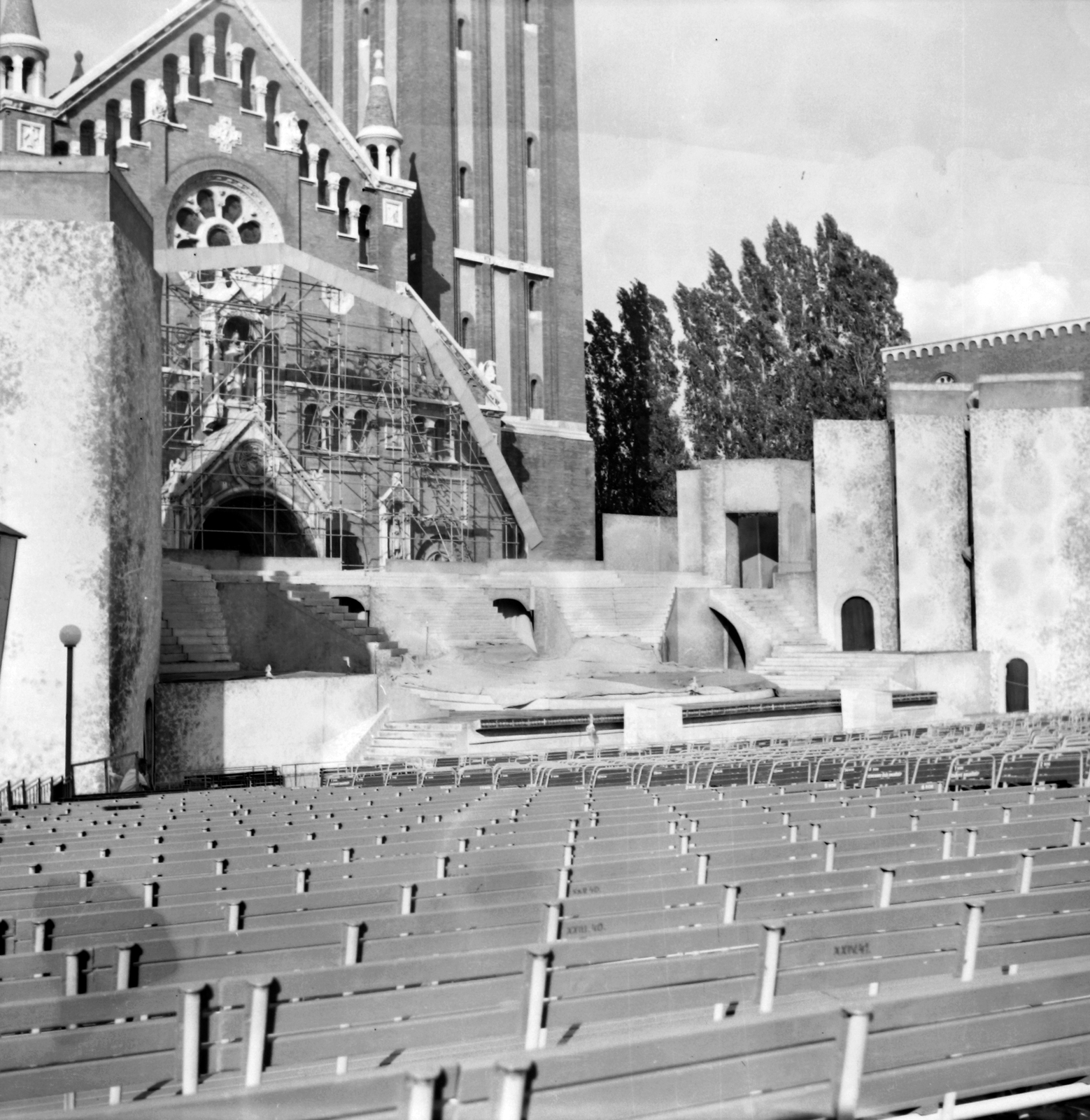 Hungary, Szeged, Dóm tér, a szabadtéri színpad és nézőtere., 1962, Fortepan, Frigyes Schulek-design, amphitheater, Cathedral, Fortepan #38997