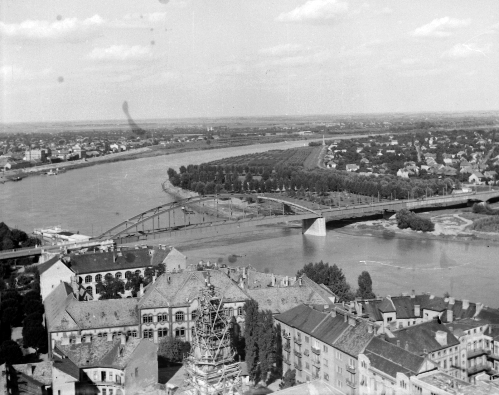 Hungary, Szeged, kilátás a Fogadalmi templom tornyából a Belvárosi híd felé., 1962, Fortepan, bridge, river, Tisza bridge, picture, Gustave Eiffel-design, János Feketeházy-design, Győző Mihailich-design, Fortepan #39000