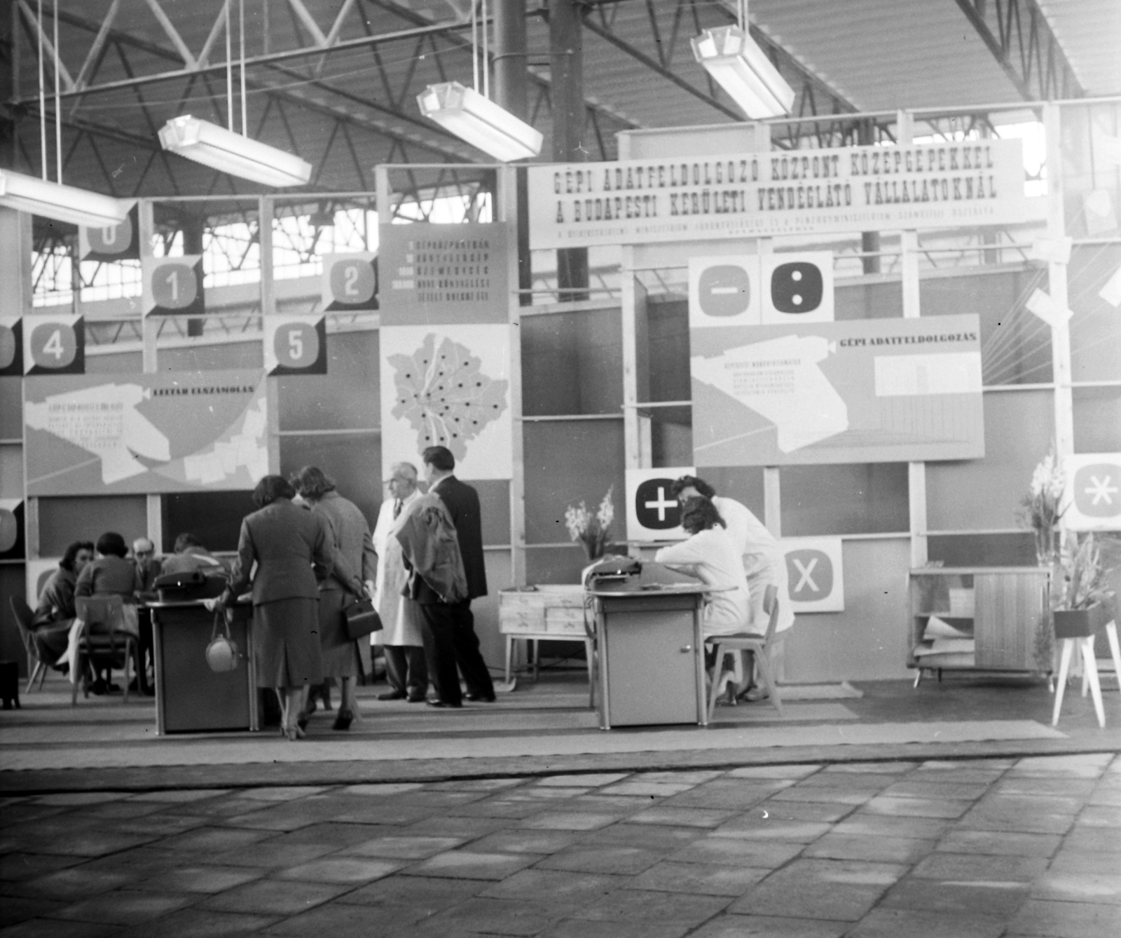 Hungary, Budapest XIV., az egykori Iparcsarnok helyén kialakított kiállítási pavilon, a Petőfi Csarnok. A II. Üzemszervezési Kongresszushoz kapcsolódó üzemszervezési és ügyviteli gépesítési kiállítás., 1959, Fortepan, exhibition, Budapest, Fortepan #39018