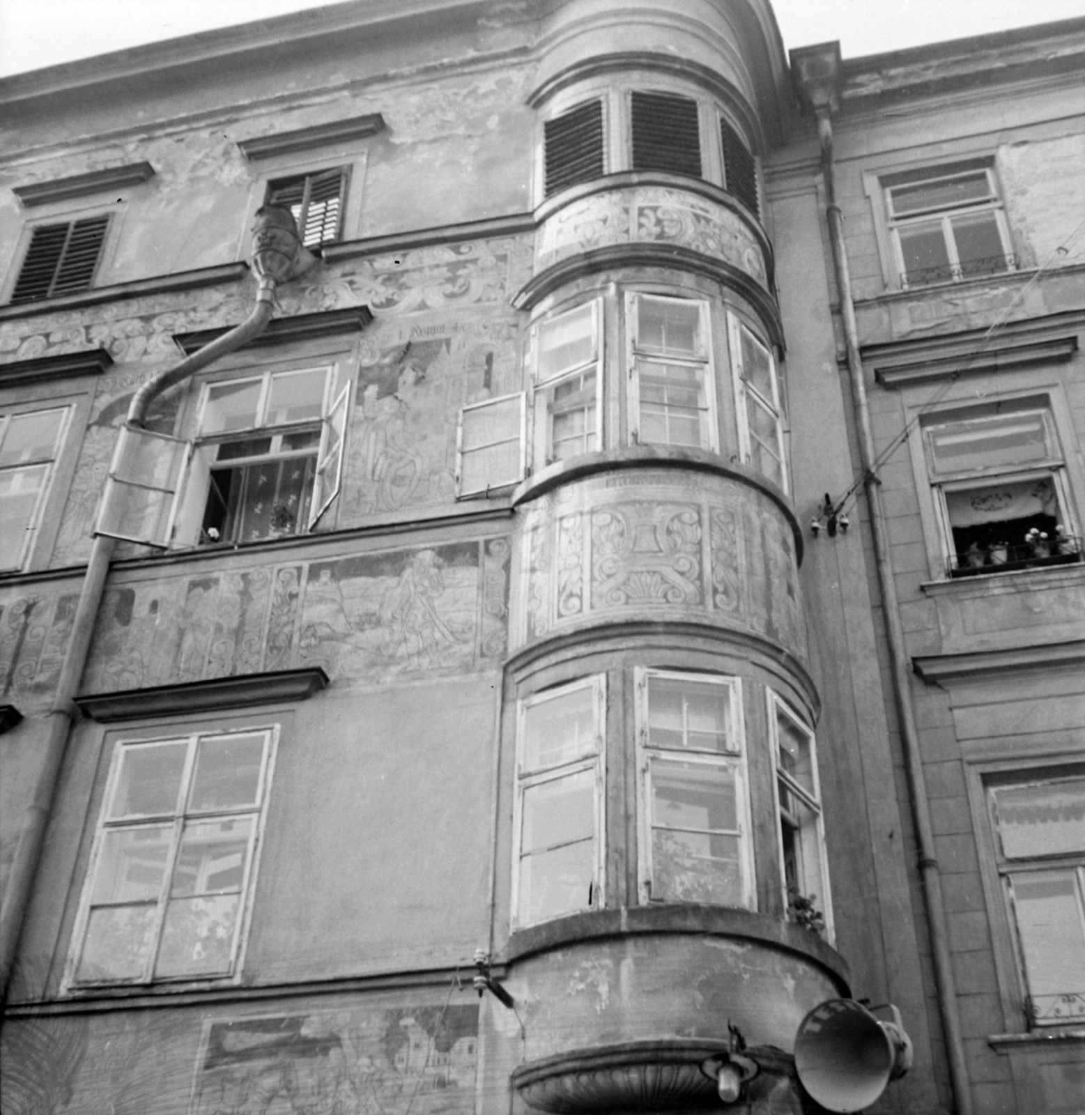 Czech Republik, Jindřichův Hradec, Fő tér (náměstí Míru) 138-139., 1953, Fortepan, Czechoslovakia, fresco, enclosed balcony, cauldron, Fortepan #39035