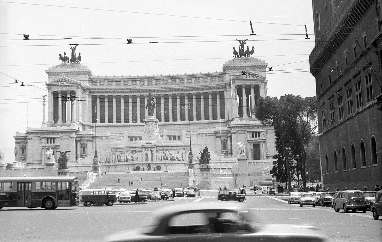 Italy, Rome, II. Viktor Emánuel emlékmű (Monumento a Vittorio Emanuele II)., 1965, Fortepan, monument, horse sculpture, Victor Emmanuel II-portrayal, Neoclassical architecture, Giuseppe Sacconi-design, Fortepan #39092