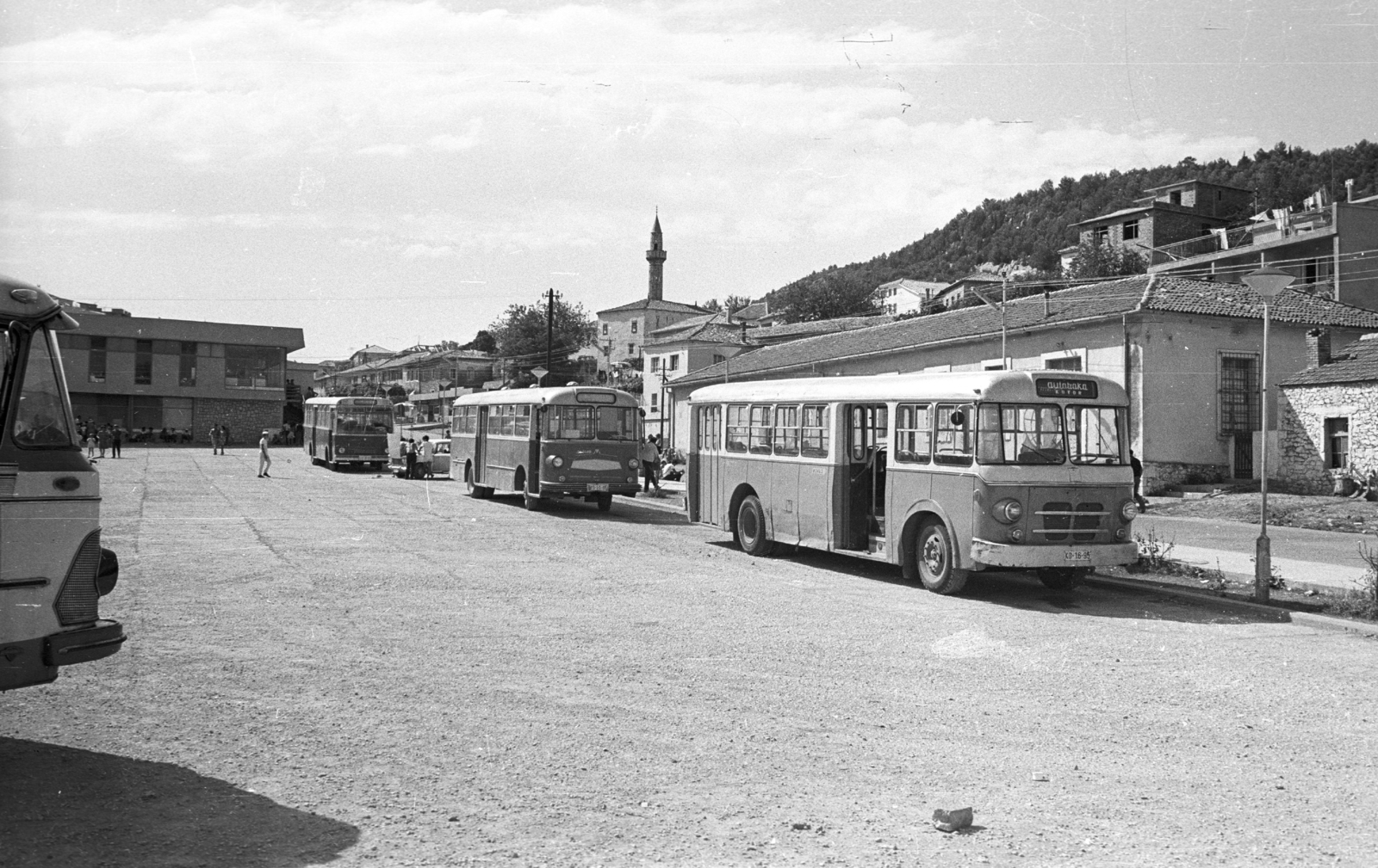Montenegró, Ulcinj, buszállomás a piactér mellett., 1970, Fortepan, Jugoszlávia, autóbusz, mecset, Fortepan #39135