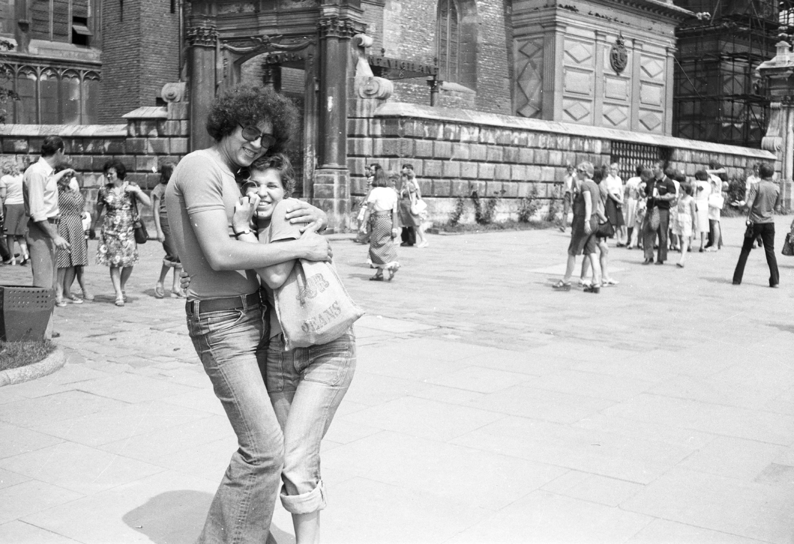 Poland, Kraków, Királyi Palota (Wawel), háttérben a Szent Szaniszló és Szent Vencel székesegyház., 1976, Fortepan, hug, Fortepan #39141