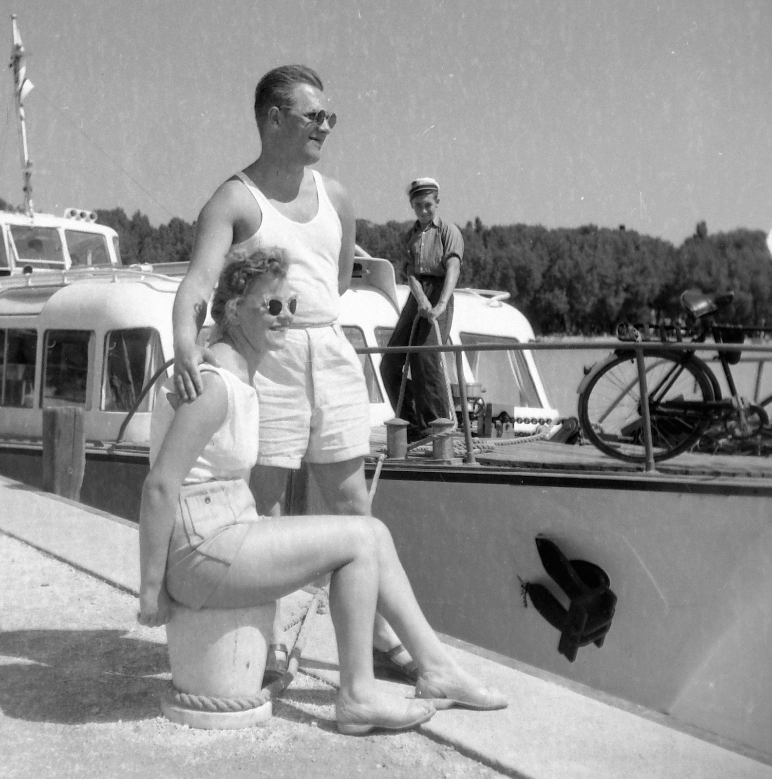 Hungary, Balatonfüred, kikötő., 1959, Fortepan, ship, sailor, shades, man, woman, double portrait, water bus, Fortepan #3915