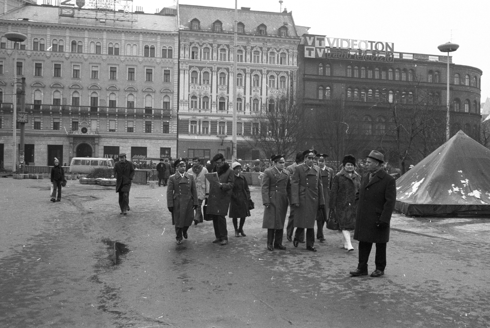 Hungary, Budapest VIII., Blaha Lujza tér., 1980, Fortepan, Soviet soldier, Budapest, Fortepan #39161