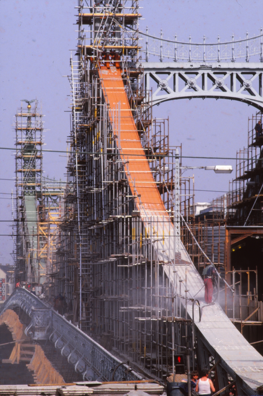 Magyarország, Budapest XI., Szabadság híd a budai hídfőtől a pesti hídfő felé nézve., 1985, Bejczy Sándor, színes, híd, vasszerkezet, Budapest, Duna-híd, Feketeházy János-terv, Fortepan #39306