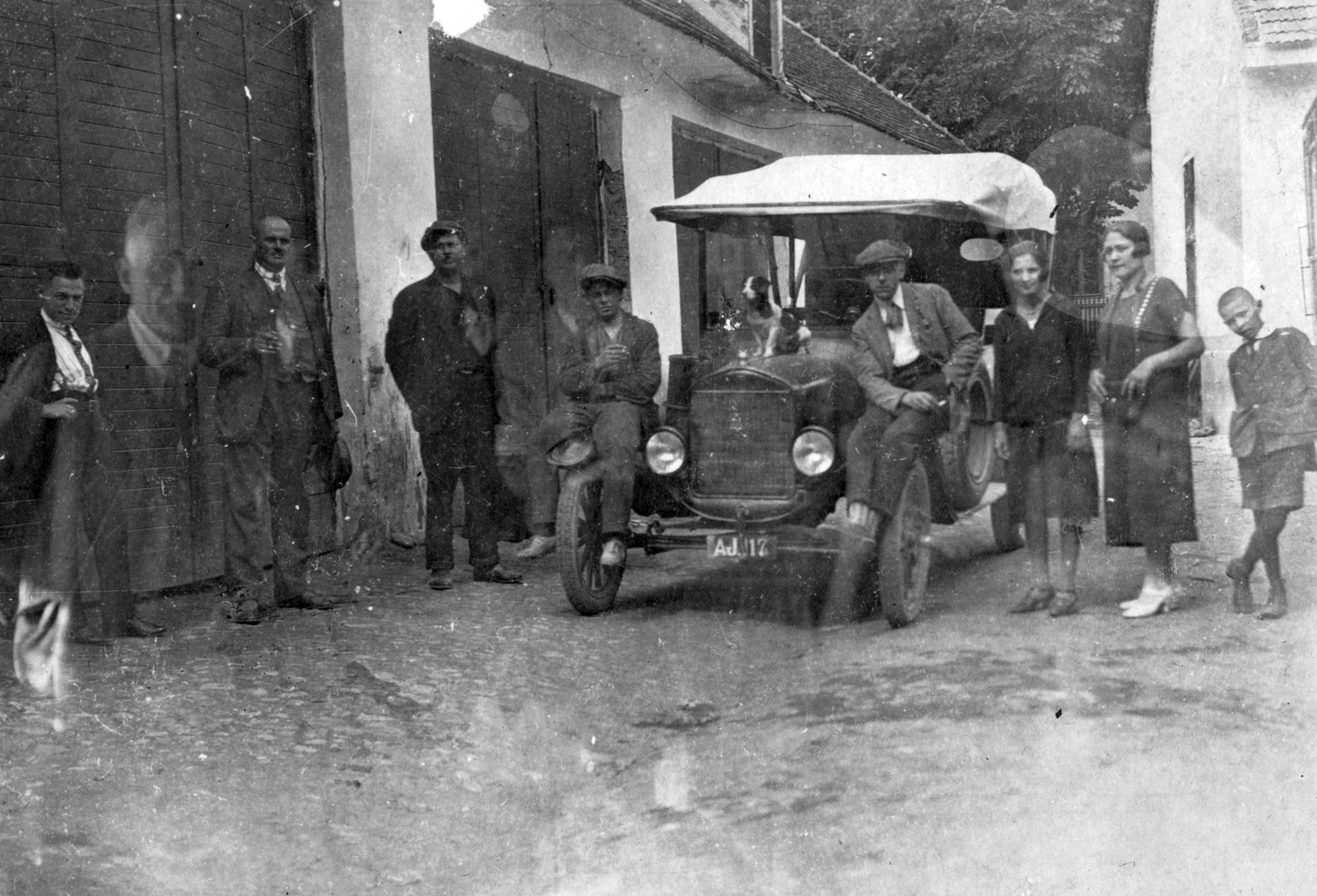 Romania,Transylvania, Ford T Open Tourer személygépkocsi., 1925, Tarbay Júlia, transport, american brand, Ford-brand, automobile, sitting on a car, Fortepan #39401