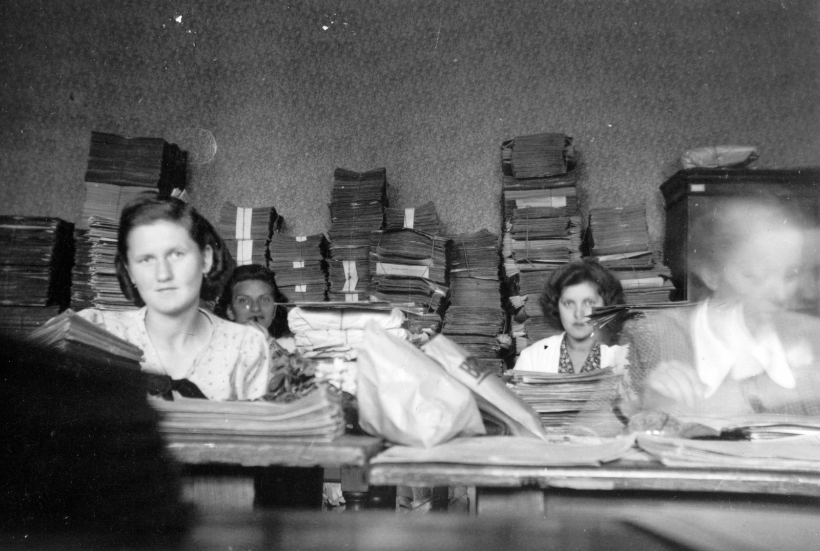 Magyarország, Budapest, Globus Konzervgyár, könyvelés., 1940, Tarbay Júlia, munkahely, iroda, nők, enteriőr, Fortepan #39410