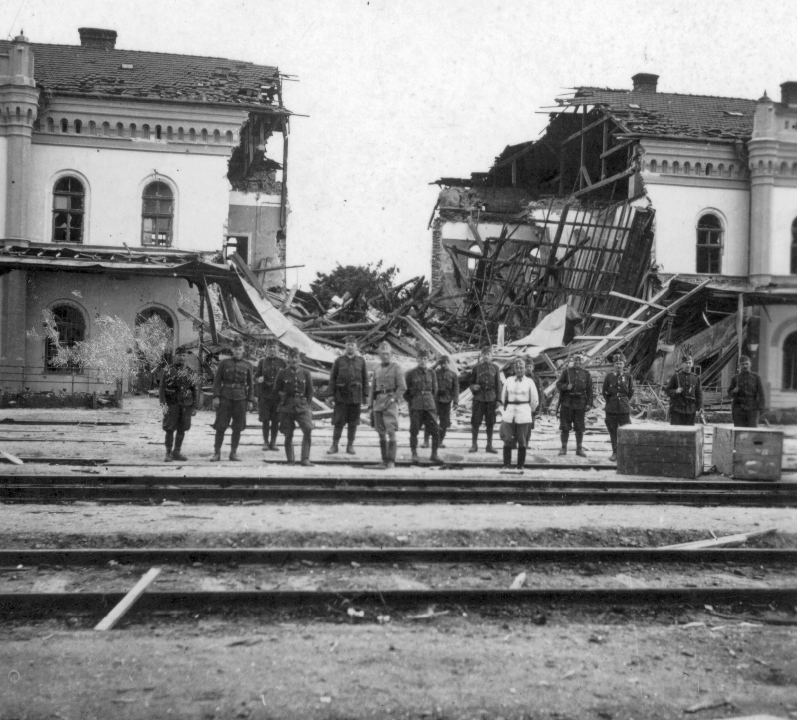 Ukraine, Kolomyia, pályaudvar., 1942, Angyalföldi Helytörténeti Gyűjtemény, war damage, tableau, military, second World War, train station, Fortepan #39484