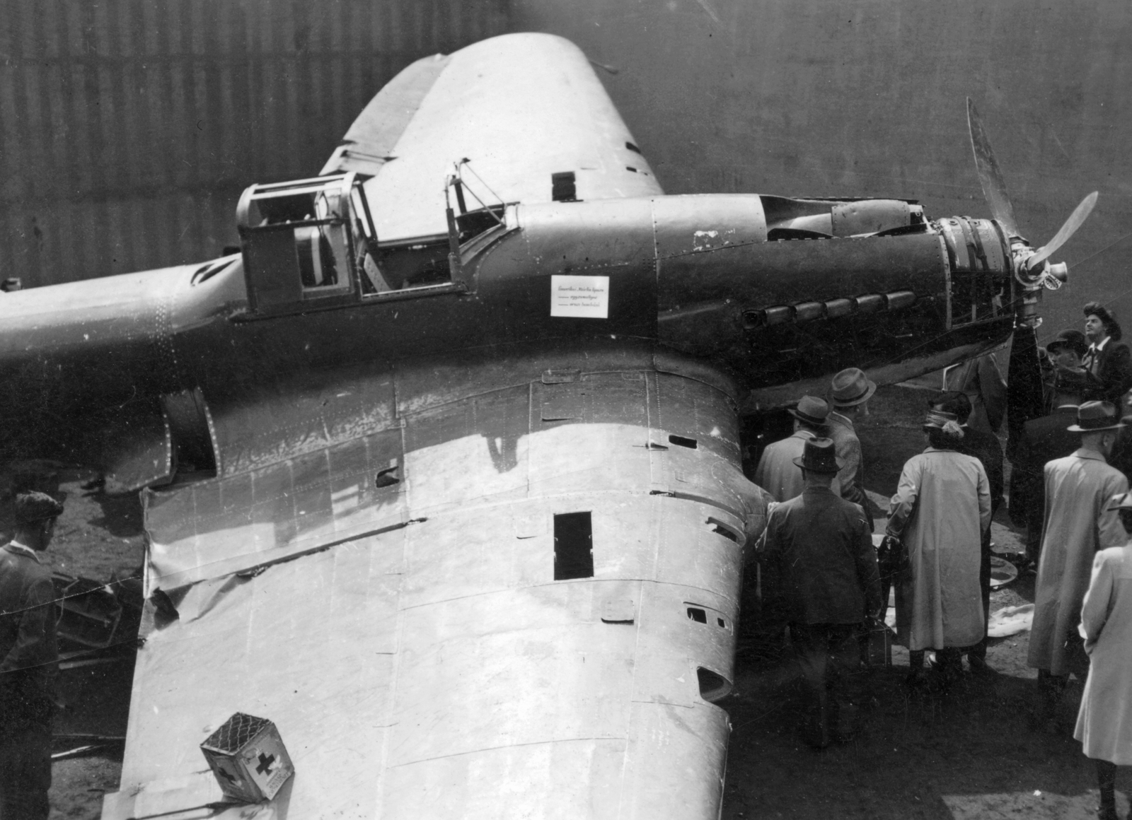 Hungary, Budapest XIV., zsákmányolt szovjet IL-2 Sturmovik csatarepülőgép roncsa., 1942, Angyalföldi Helytörténeti Gyűjtemény, transport, Soviet brand, airplane, second World War, wreck, fair, Ilyushin-brand, Budapest, Fortepan #39487