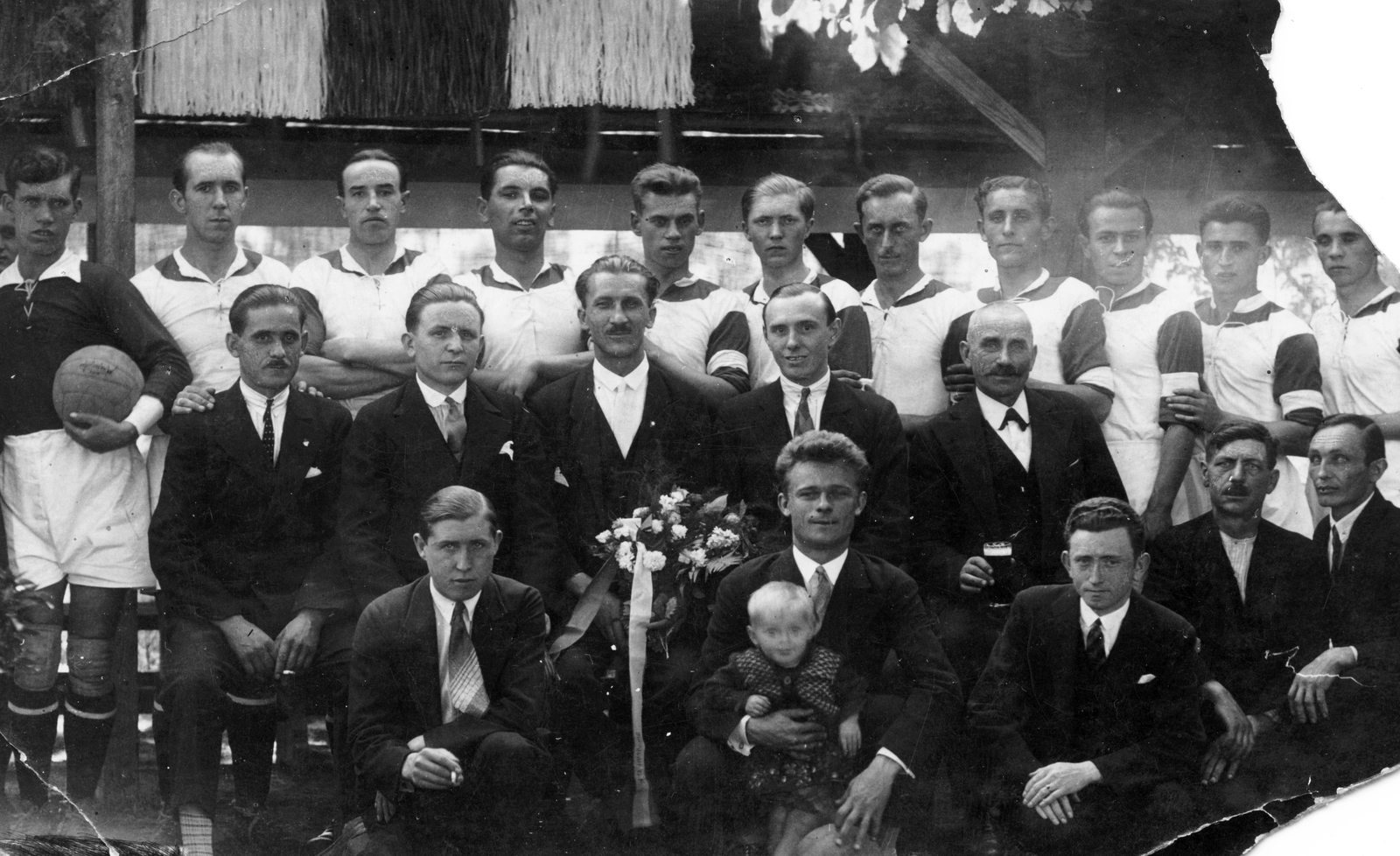 1942, Angyalföldi Helytörténeti Gyűjtemény, football, tableau, soccer team, bouquet, soccer ball, Fortepan #39580