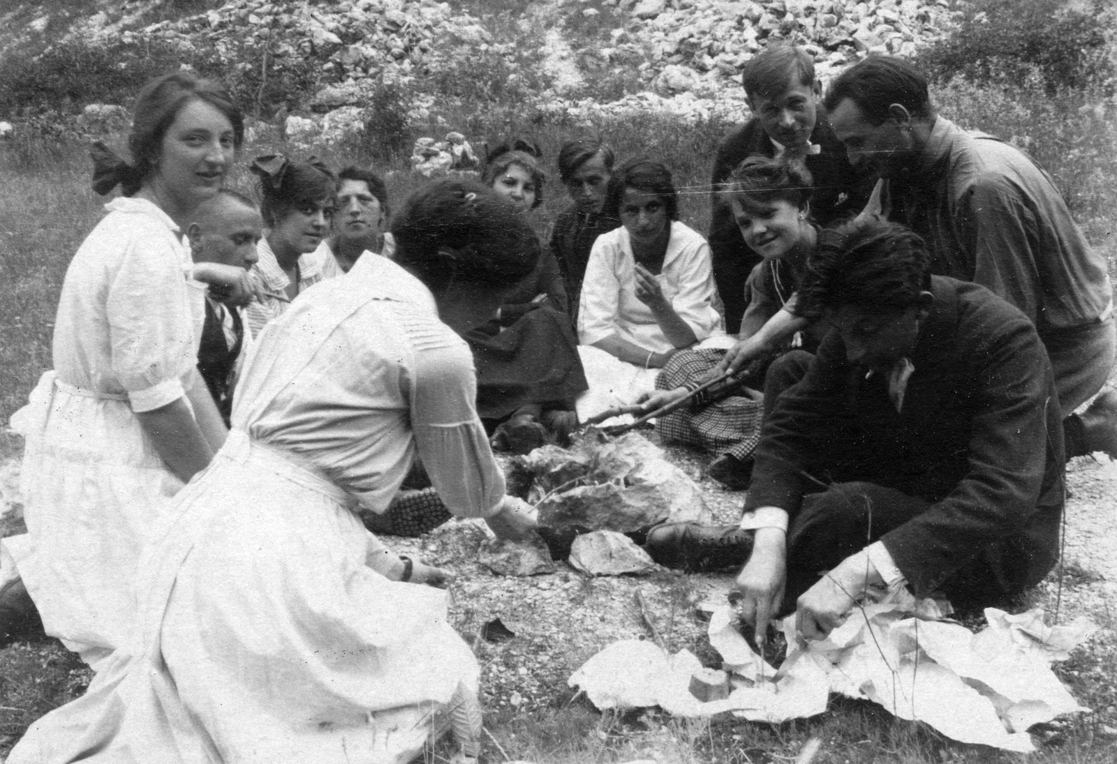 1929, Angyalföldi Helytörténeti Gyűjtemény, free time, excursion, meal, women, men, bacon roasting, picnic, Fortepan #39588