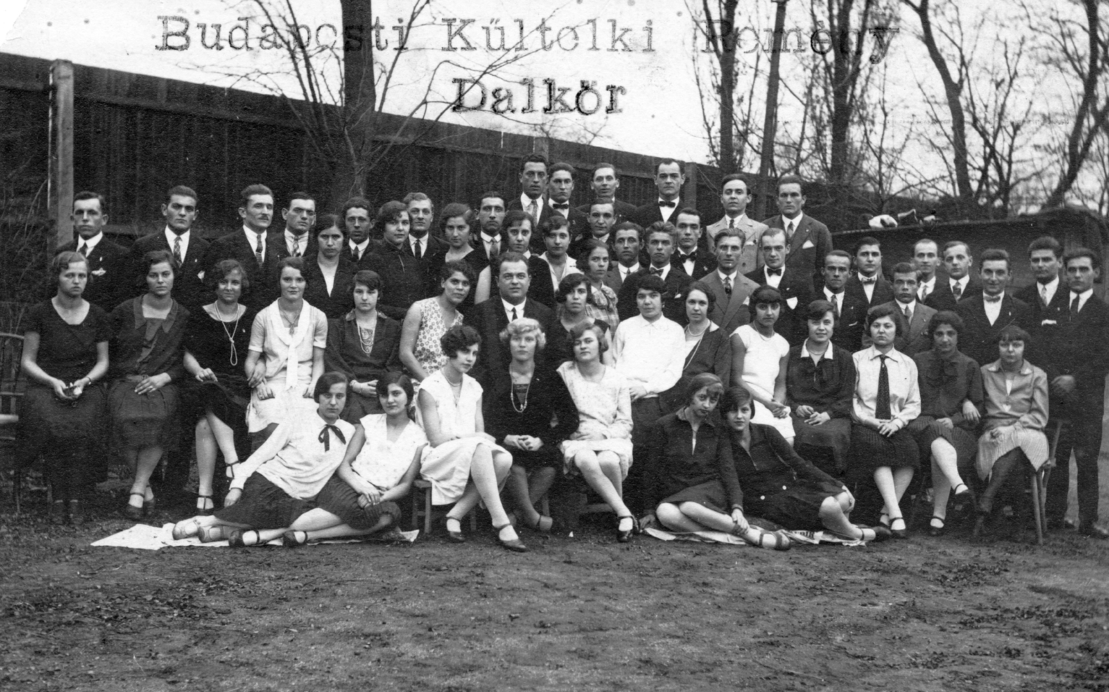 Hungary, Budapest, a Kültelki Remény Dalkör vegyeskara., 1930, Angyalföldi Helytörténeti Gyűjtemény, yard, tableau, women, men, choir, girl, Fortepan #39595