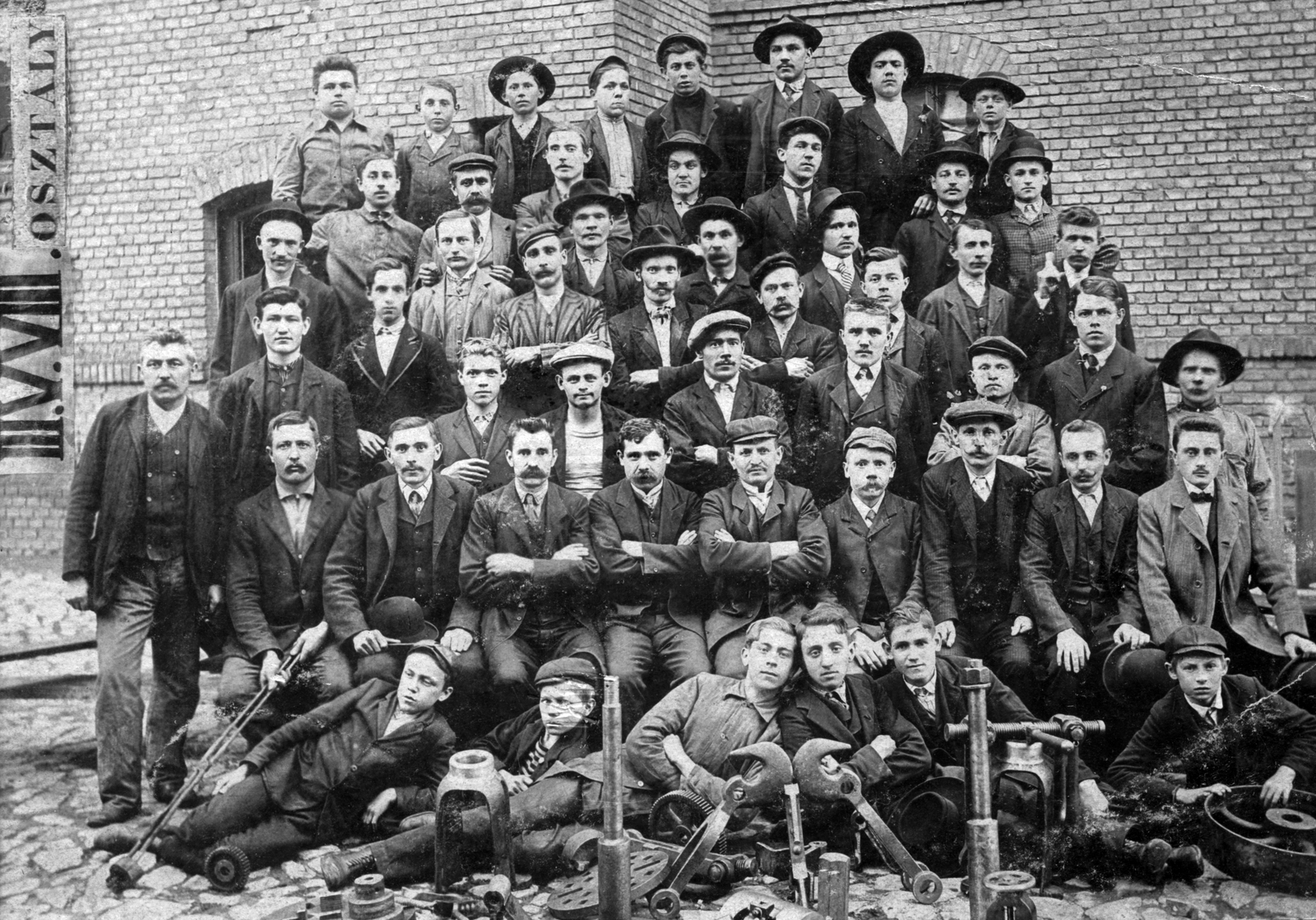 Hungary, Budapest XIII., Váci út 168., az Első Magyar Csavargyár Részvénytársaság munkásai., 1905, Angyalföldi Helytörténeti Gyűjtemény, tableau, worker, Budapest, Fortepan #39607