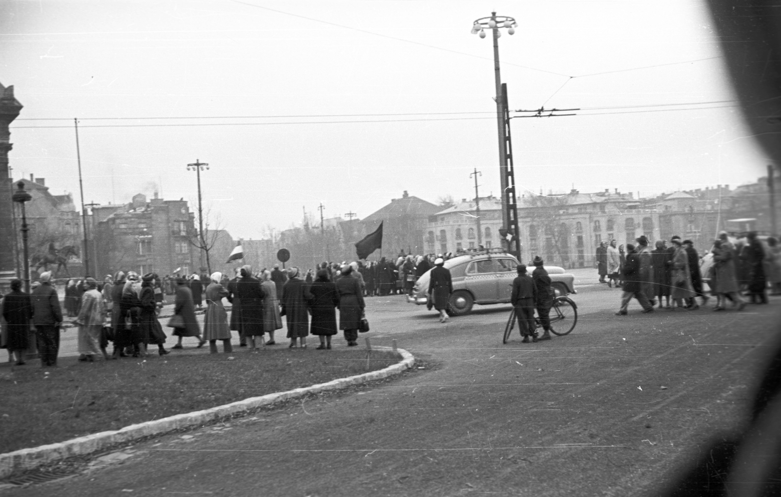 Hungary, Budapest XIV., Hősök tere a Műjégpálya felől nézve. 1956. december 4-i Nőtüntetés., 1956, Nagy Gyula, revolution, women, strike, Budapest, Fortepan #39741