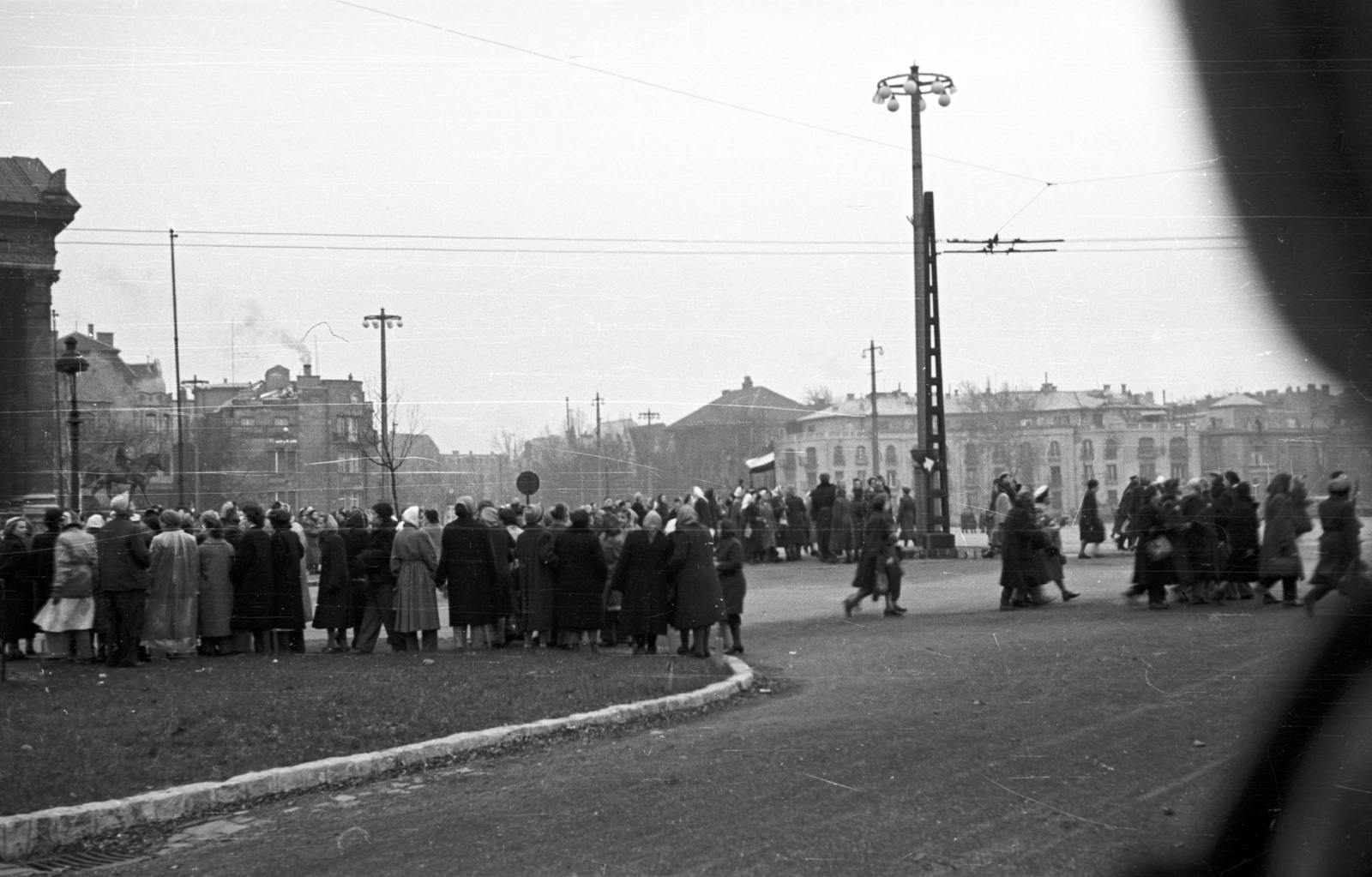Hungary, Budapest XIV., Hősök tere a Műjégpálya felől nézve. 1956. december 4-i Nőtüntetés., 1956, Nagy Gyula, revolution, women, strike, Budapest, Fortepan #39742