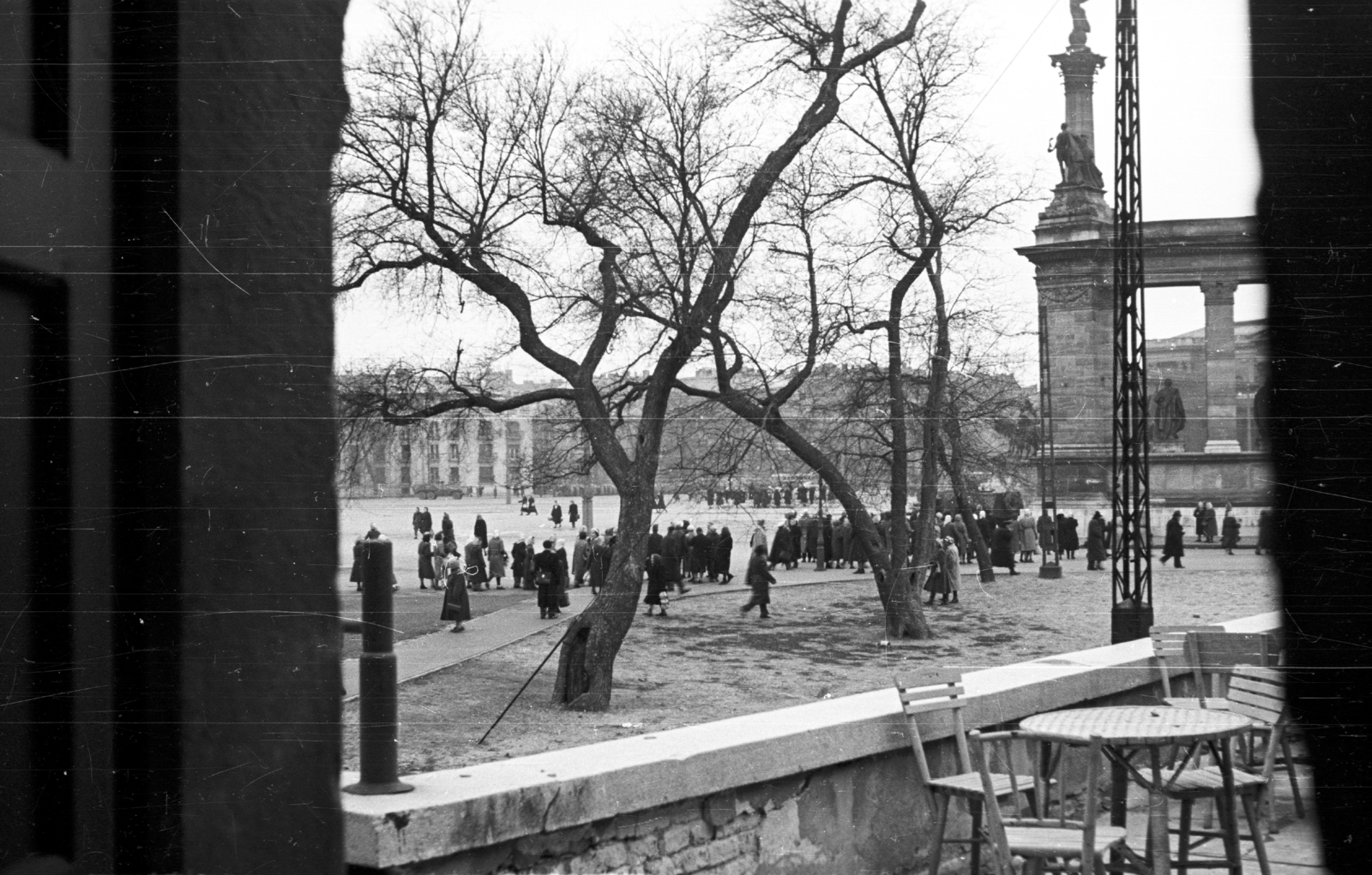 Hungary, Budapest XIV., Hősök tere a Műjégpálya felől nézve. 1956. december 4-i Nőtüntetés., 1956, Nagy Gyula, revolution, strike, Budapest, Fortepan #39743