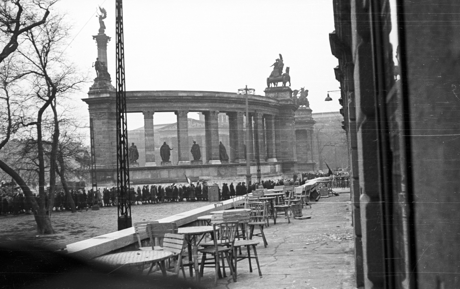 Hungary, Budapest XIV., Hősök tere a Műjégpálya felől nézve. 1956. december 4-i Nőtüntetés., 1956, Nagy Gyula, revolution, strike, Budapest, Fortepan #39744