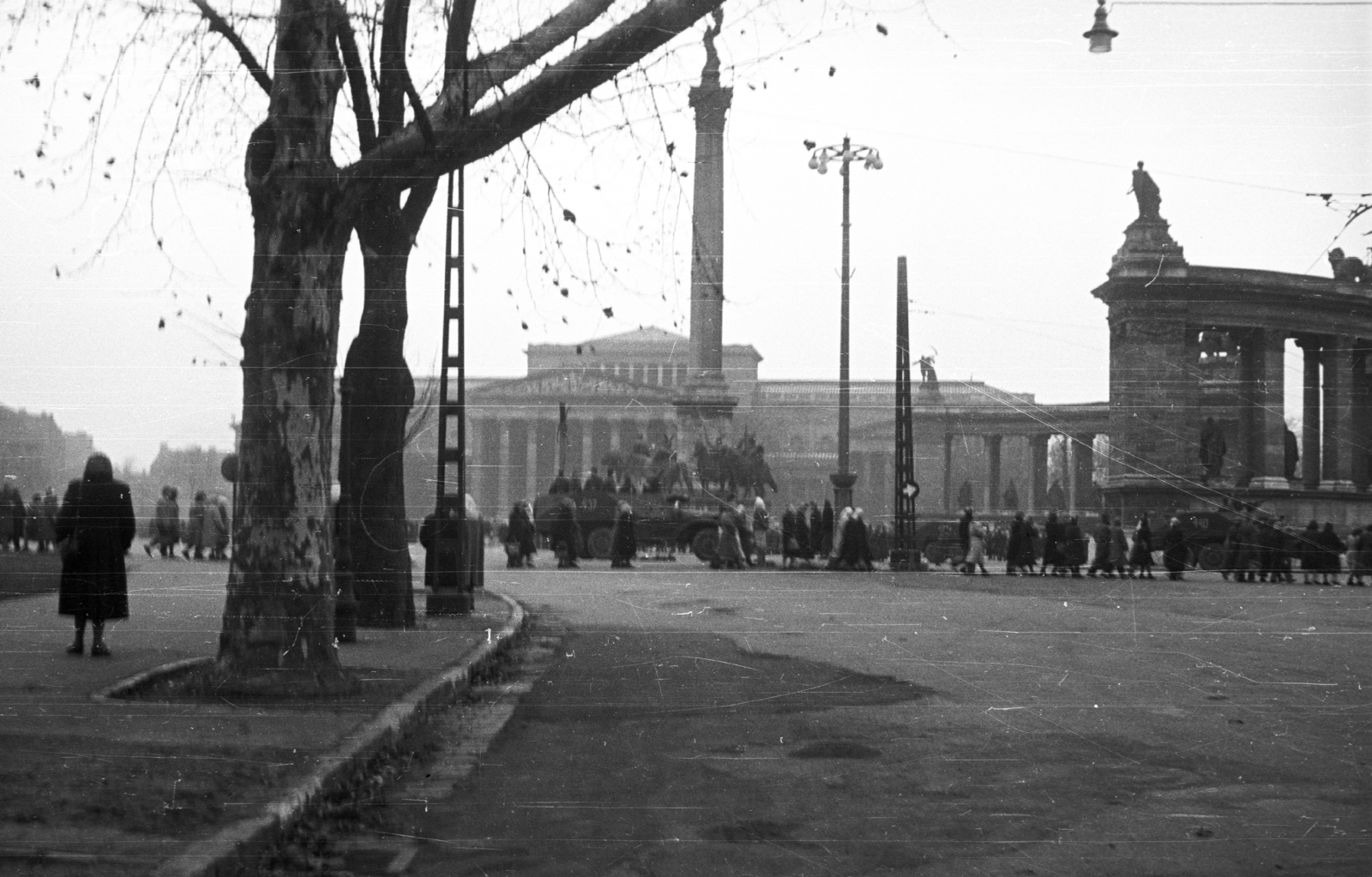 Hungary, Budapest XIV., Hősök tere a Műjégpálya felől nézve. 1956. december 4-i Nőtüntetés., 1956, Nagy Gyula, revolution, strike, Budapest, Fortepan #39745