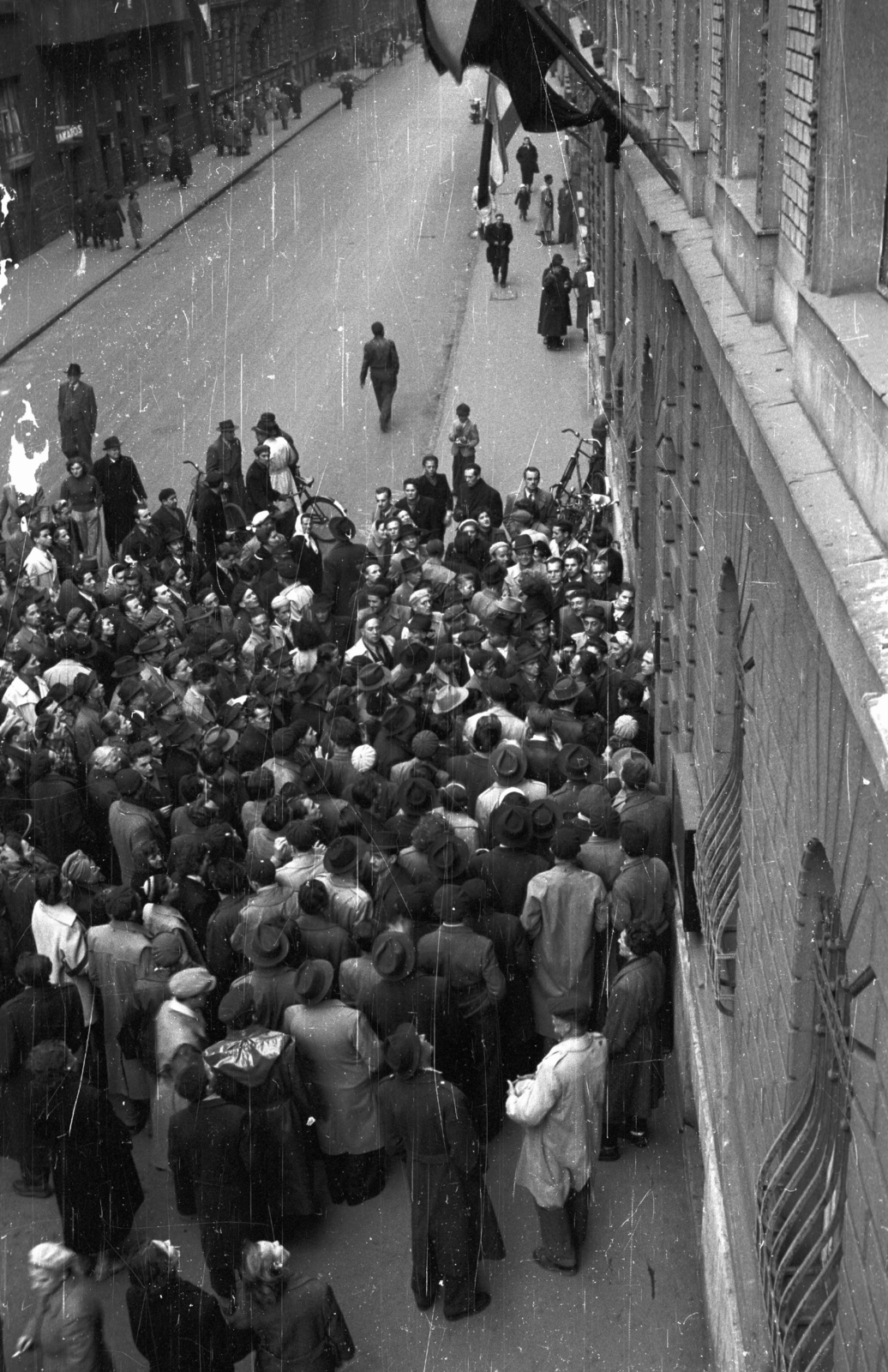 Hungary, Budapest VI., Eötvös utca a Szondi utca felé nézve, előtérben az Eötvös utca 25/a., 1956, Nagy Gyula, revolution, Budapest, mass, Fortepan #39773