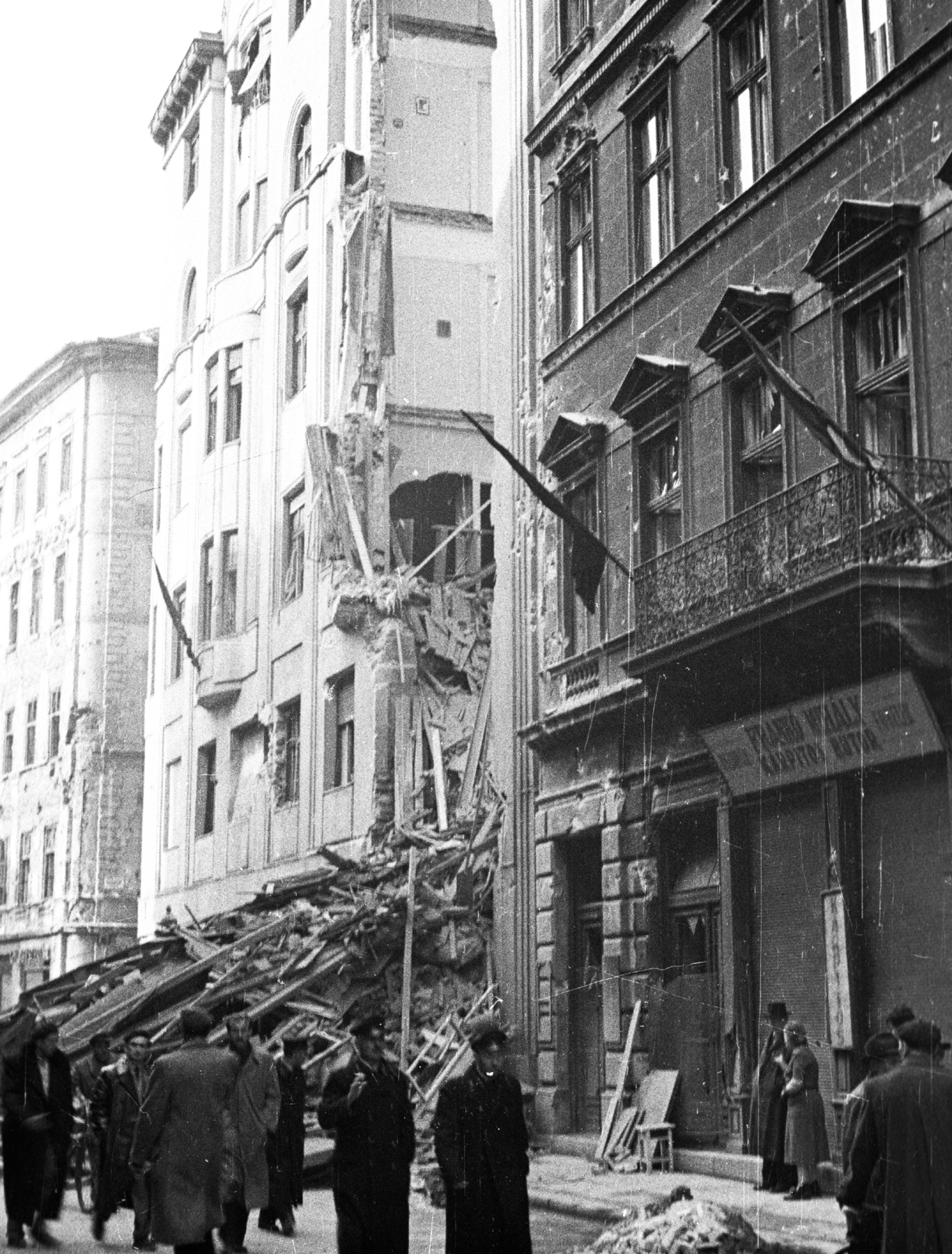 Hungary, Budapest VIII., Baross utca, a romos épület a 46. számú ház., 1956, Nagy Gyula, revolution, upholsterer, Budapest, damaged building, Fortepan #39775