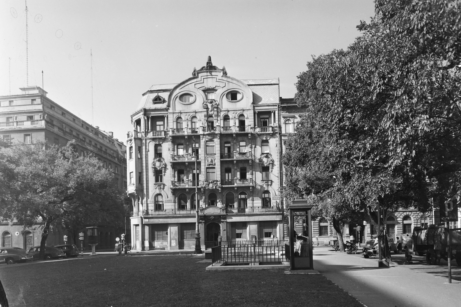 Magyarország, Budapest V., József nádor tér., 1958, UVATERV, teherautó, telefonfülke, GAZ M20 Pobeda, Skoda 1101/1102 Tudor, Budapest, Fortepan #3979