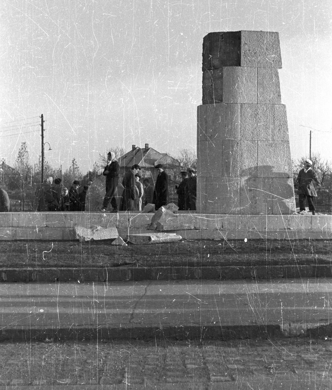 Hungary, Budapest XI., Budaörsi út - Balatoni út elágazása, a ledöntött Osztapenko szobor talapzata., 1956, Nagy Gyula, revolution, sculpture, pedestal, Budapest, Fortepan #39796