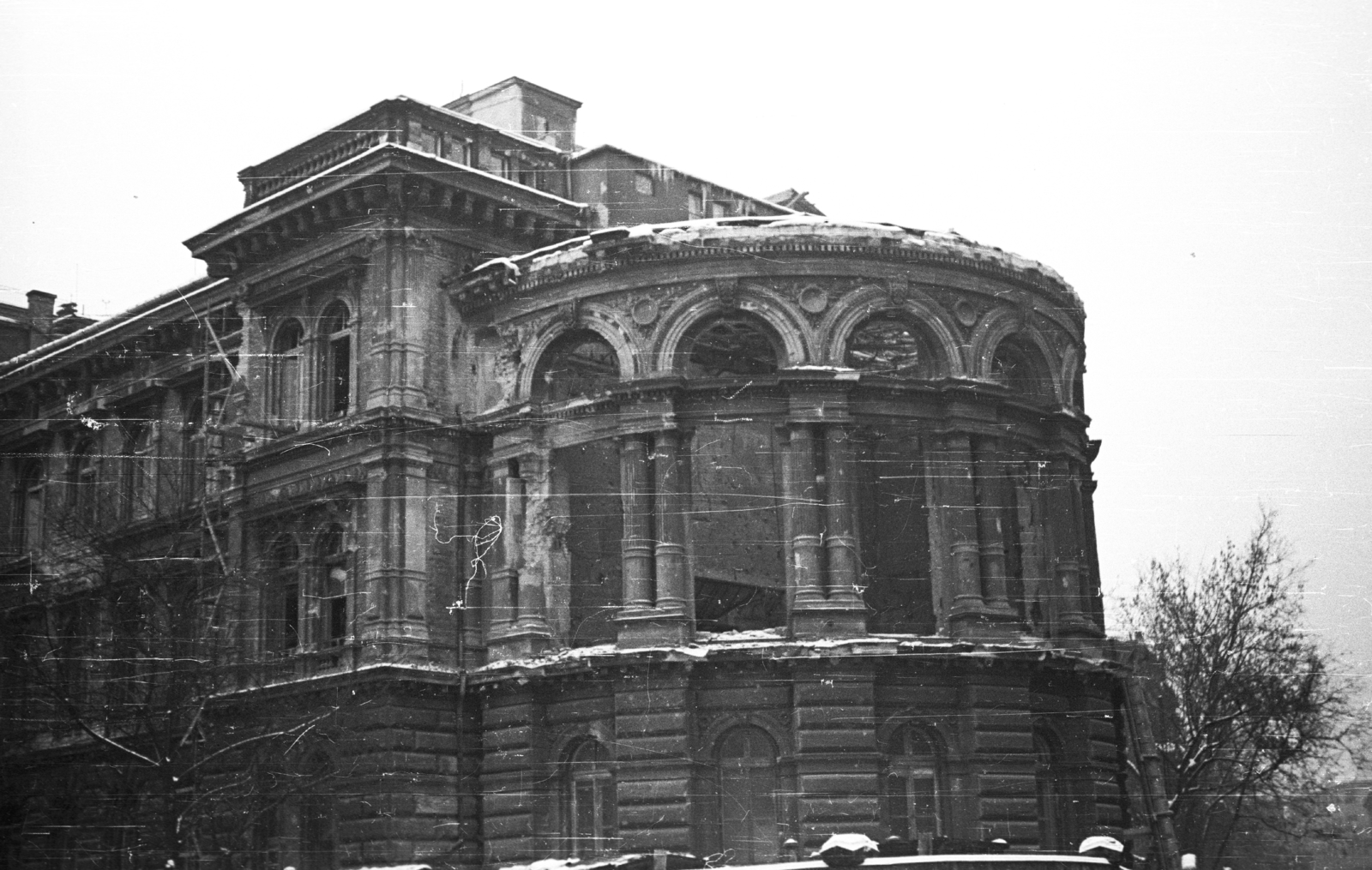 Hungary, Budapest VIII., Üllői út - Mária utca sarok, BOTE (később Semmelweis Egyetem) Bőrgyógyászati Klinika., 1956, Nagy Gyula, war damage, revolution, medical institution, Budapest, Fortepan #39820