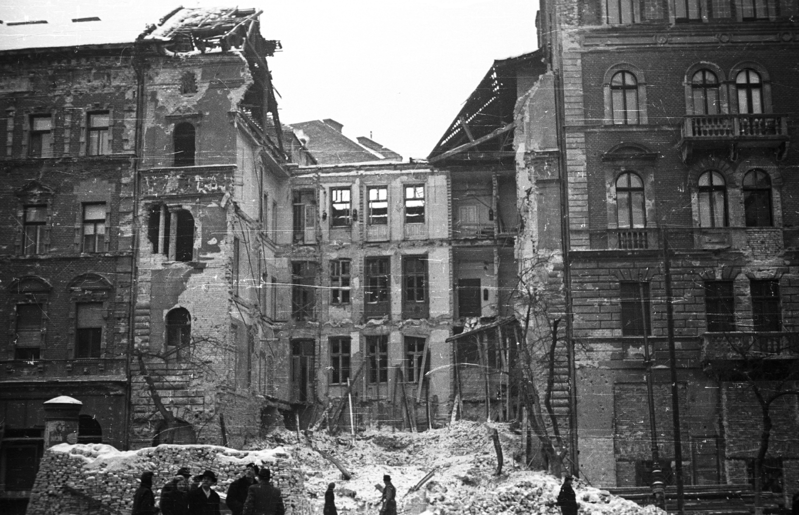 Hungary, Budapest VIII., József körút 81., 1956, Nagy Gyula, snow, war damage, revolution, ruins, damaged building, Budapest, Fortepan #39821